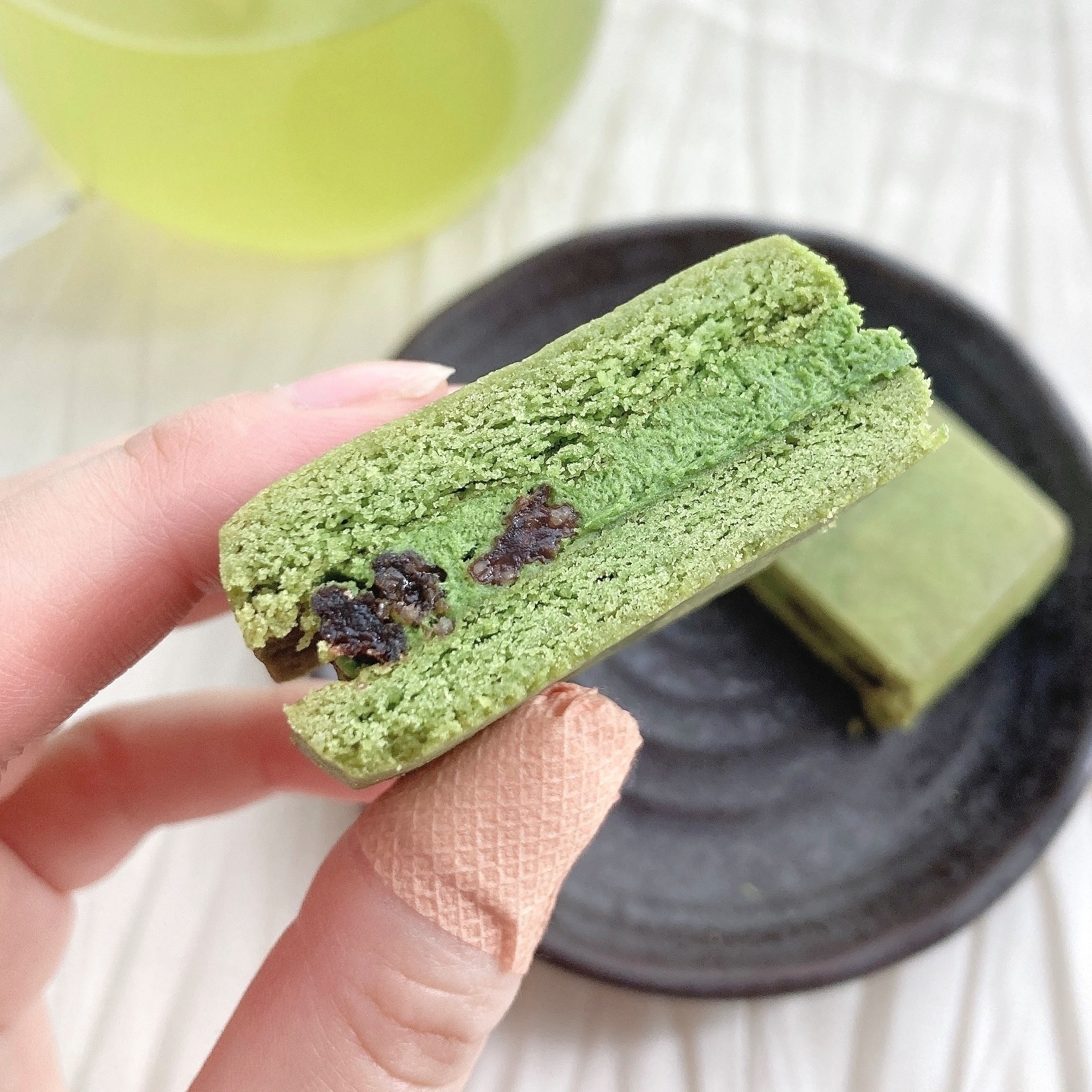 セブン-イレブンのおすすめスイーツ「7カフェ 宇治抹茶レーズンサンド」