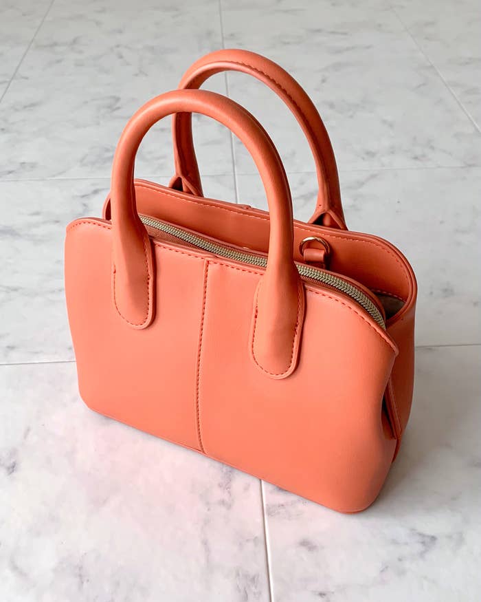 GUのおすすめファッションアイテム「ボストンスクエアショルダーバッグ+E」