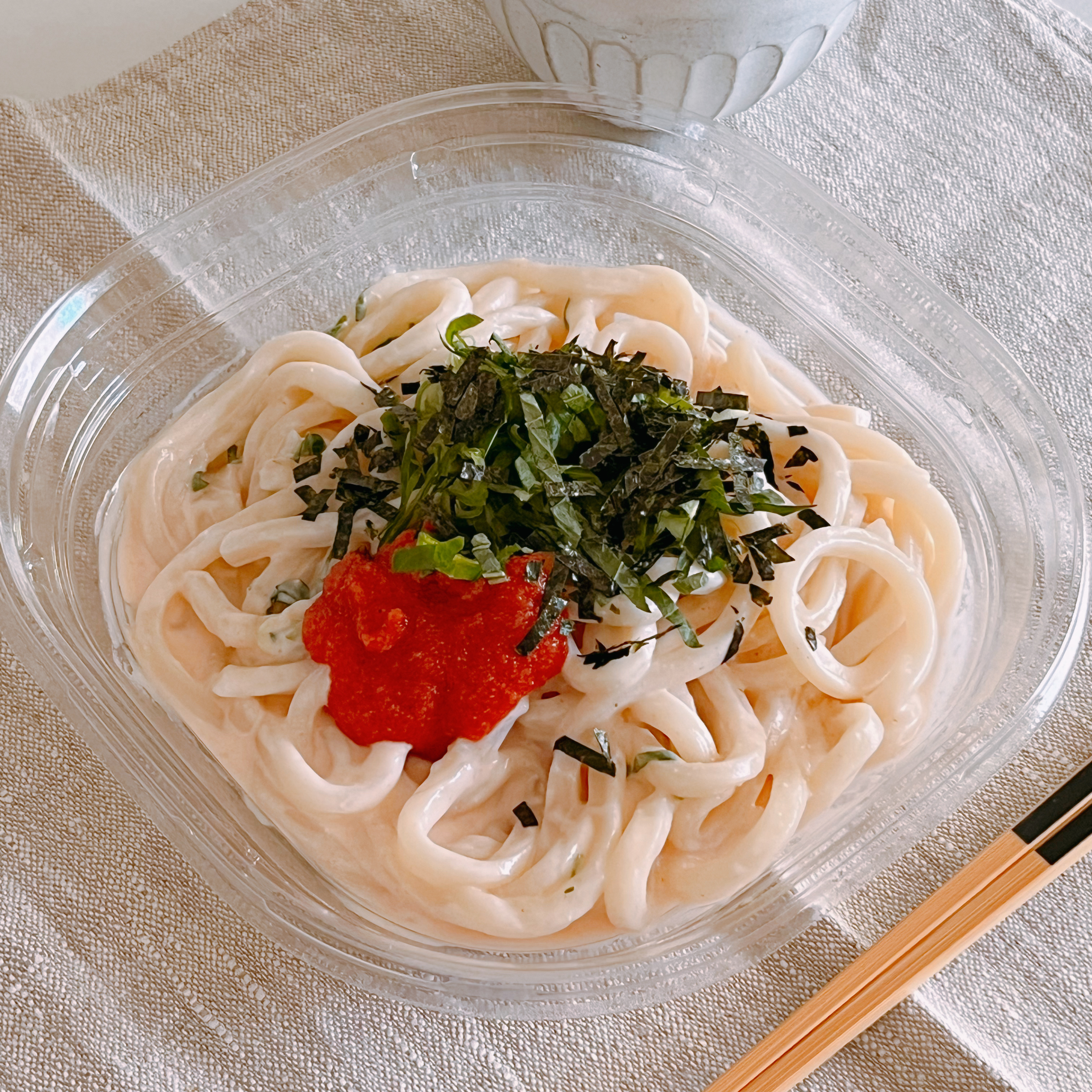 セブンイレブンのおすすめ弁当「明太クリームうどん」