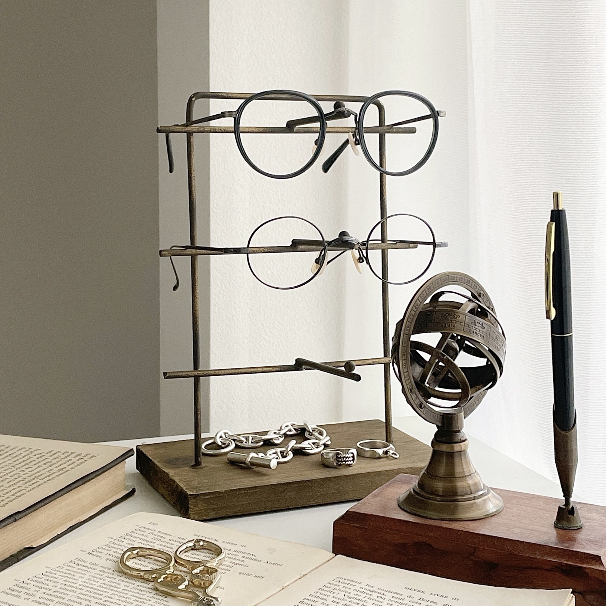 salut!(サリュ)のおすすめインテリア雑貨「メガネスタンド」