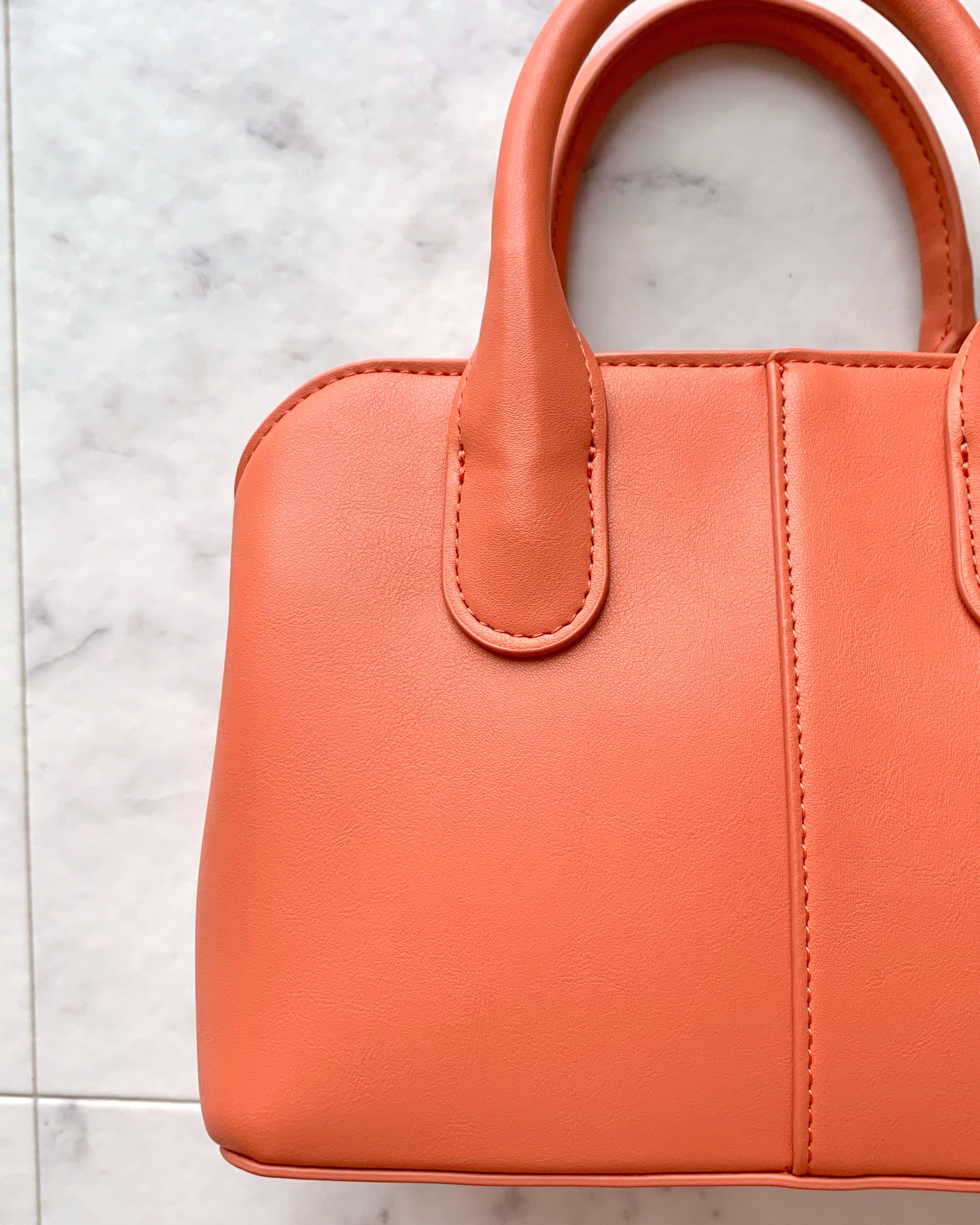 GUのおすすめファッションアイテム「ボストンスクエアショルダーバッグ+E」