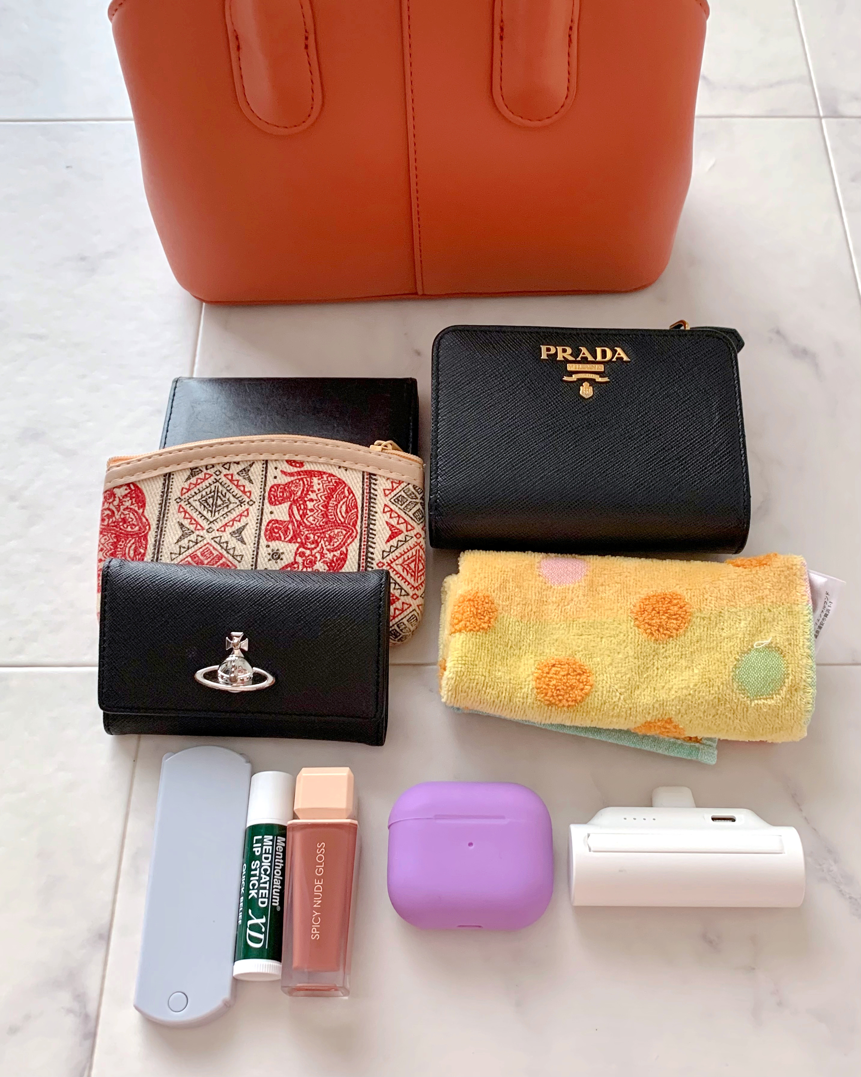 GUのおすすめファッションアイテム「ボストンスクエアショルダーバッグ+E」