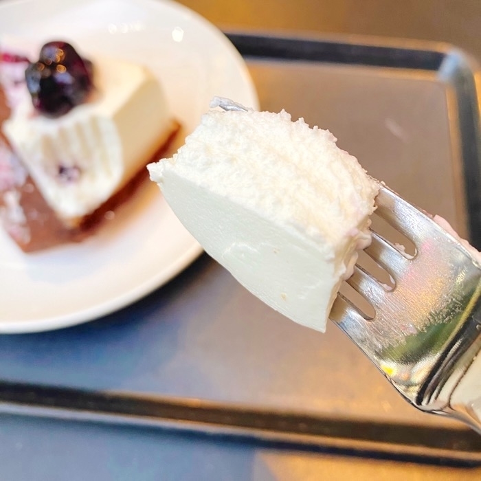 Starbucks Coffee(スターバックスコーヒー)のおすすめスイーツ「ブルーベリーレアチーズケーキ」