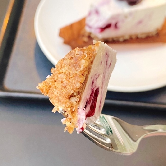 Starbucks Coffee(スターバックスコーヒー)のおすすめスイーツ「ブルーベリーレアチーズケーキ」