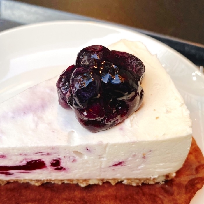 Starbucks Coffee(スターバックスコーヒー)のおすすめスイーツ「ブルーベリーレアチーズケーキ」