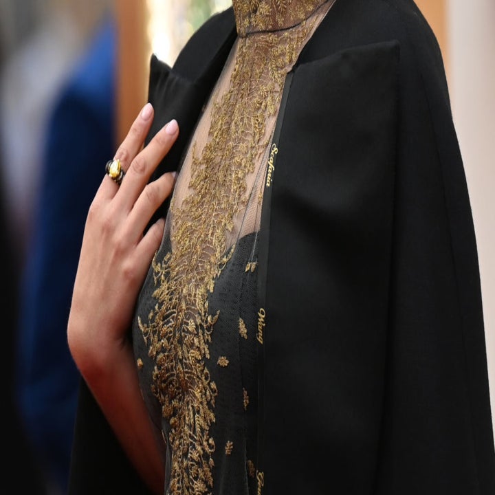 Closeup of Natalie Portman's outfit