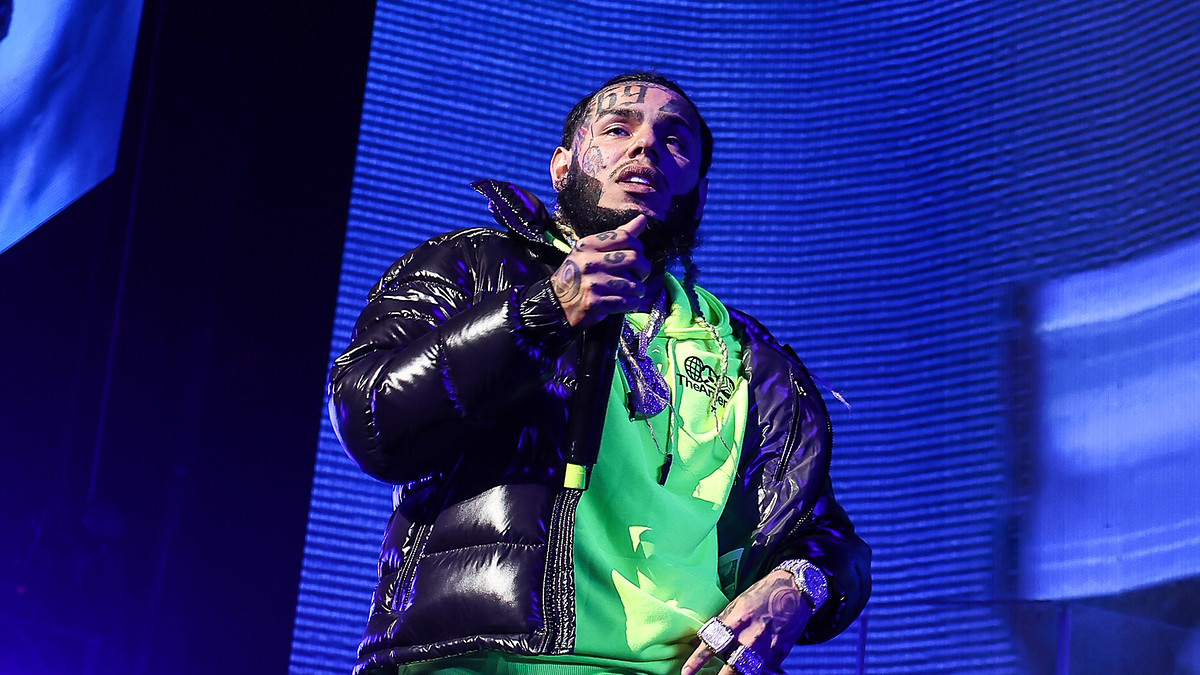 6ix9ine’s Florida Home Raided by IRS, Has Belongings Seized