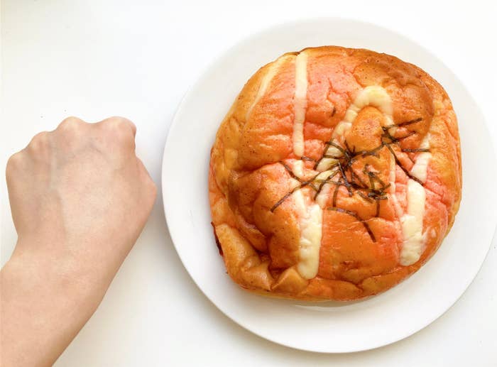 LAWSON(ローソン)のおすすめ惣菜パン「明太マヨネーズパン」