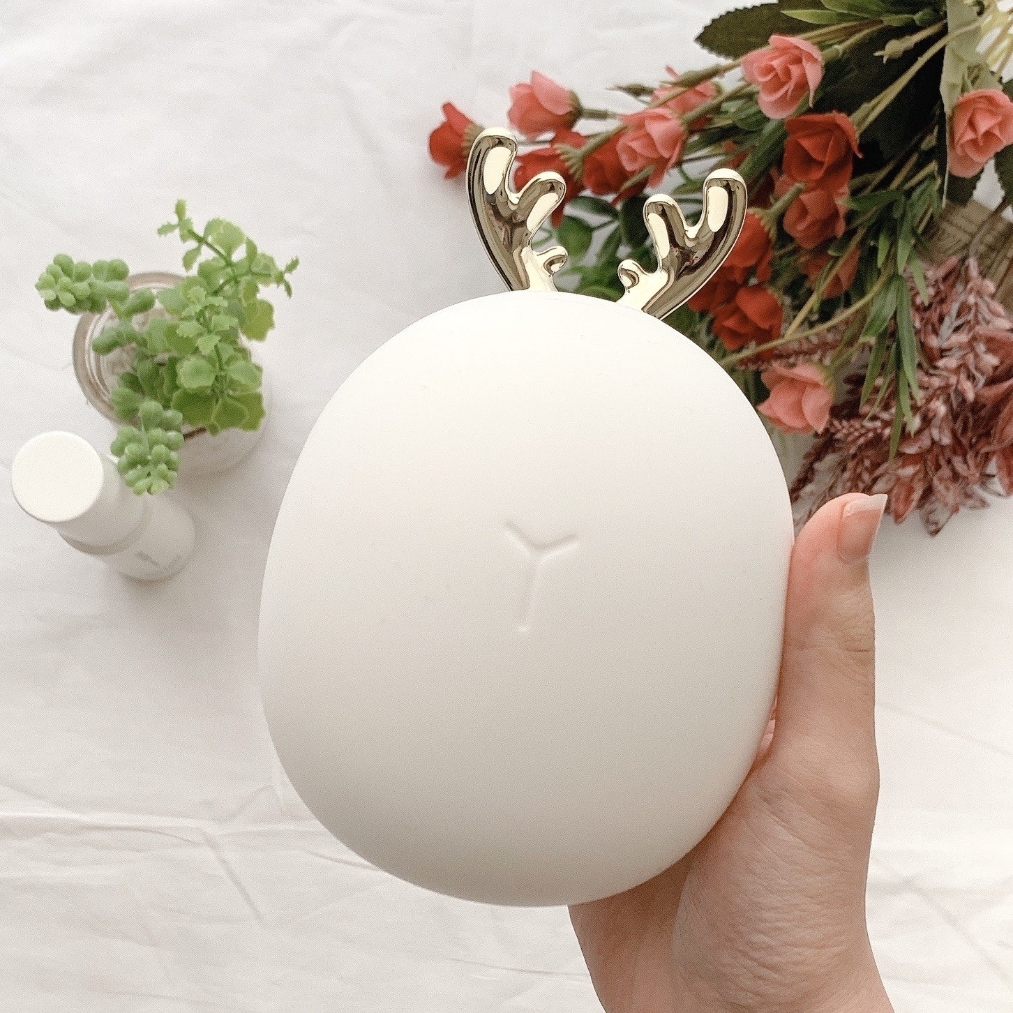 Francfranc（フランフラン）のおすすめインテリア雑貨「ポヨポヨ USBランプ ディア ホワイト」