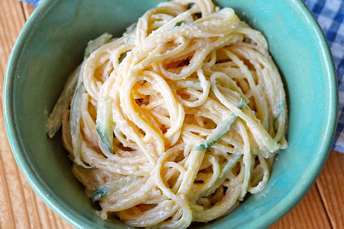 ボウルに入ったクリームパスタ。