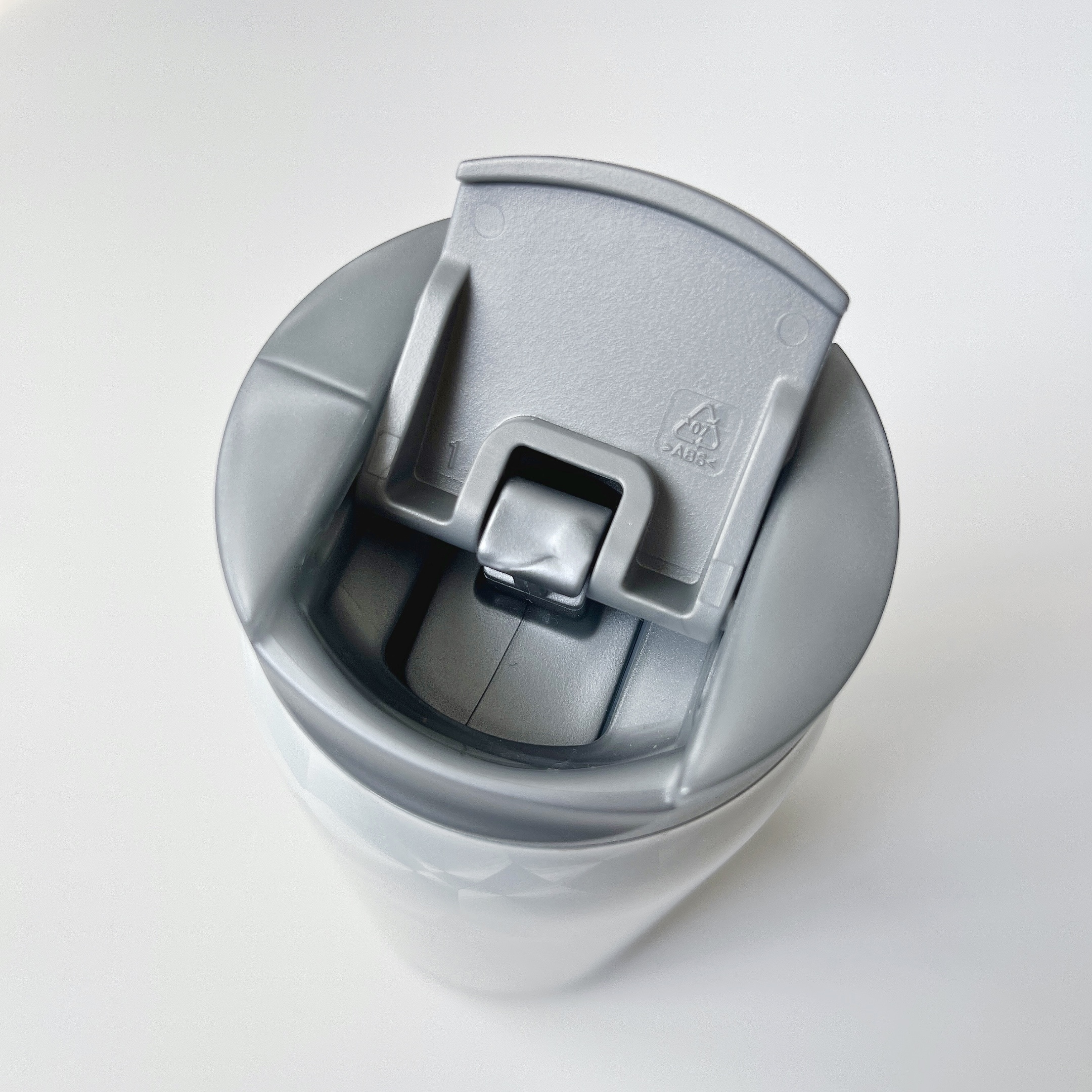 Starbucks Coffee(スターバックスコーヒー)のおすすめボトル「カンシェイプステンレスボトルフレークホワイト355ml」