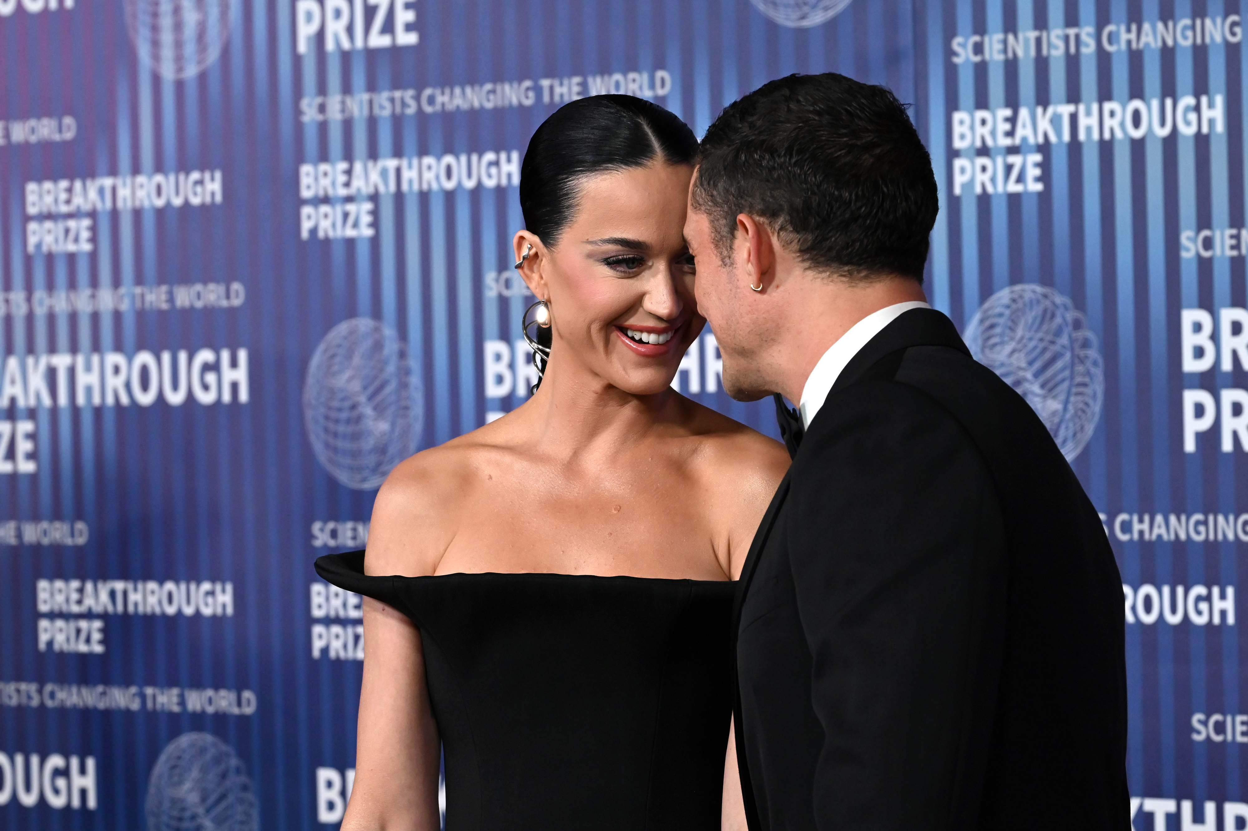 Closeup of Katy Perry and Orlando Bloom