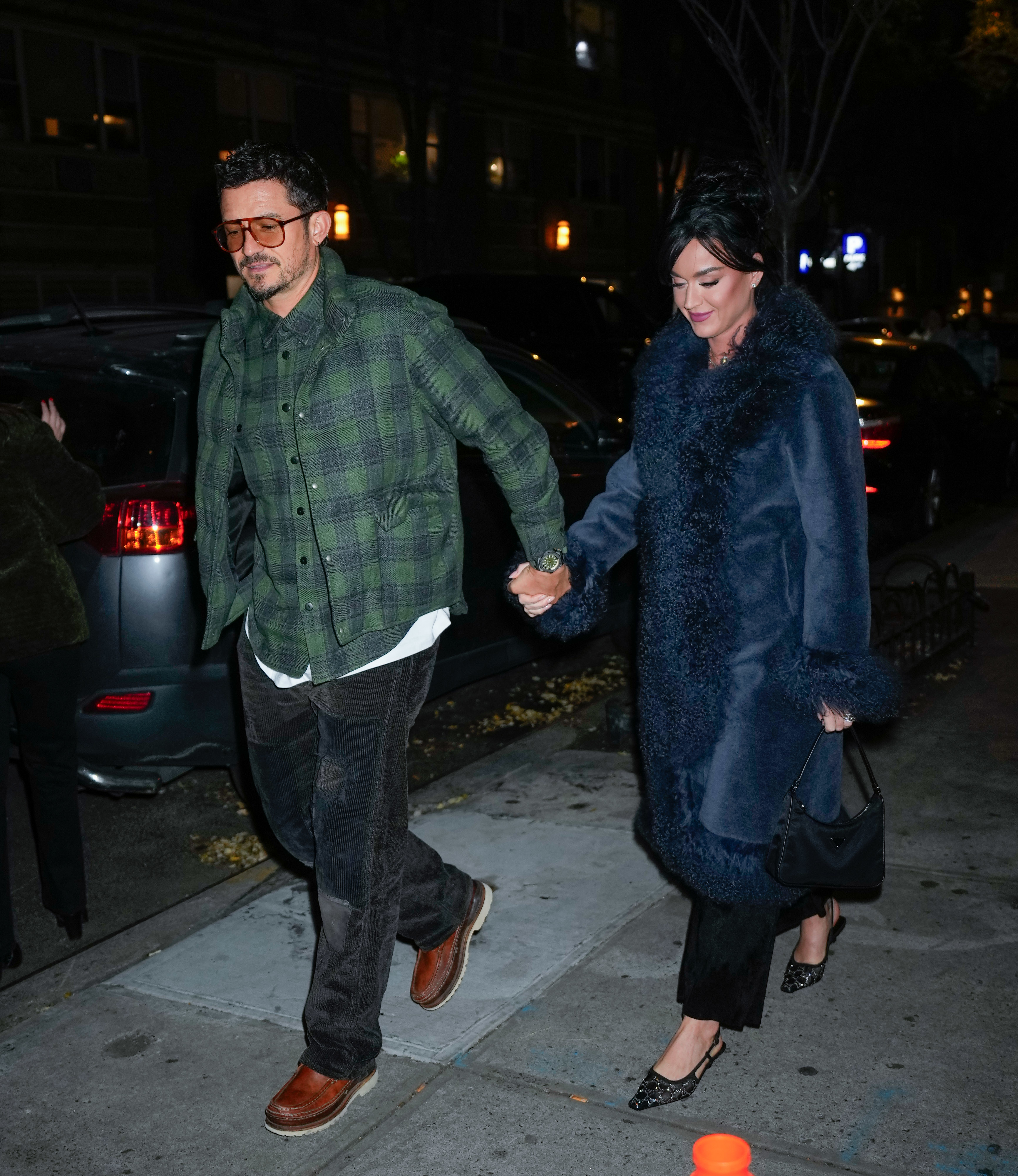 Orlando Bloom and Katy Perry walking hand in hand at night