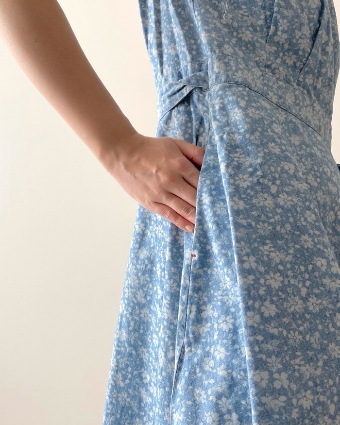 ユニクロのおすすめファッションアイテム「ラップワンピース(ノースリーブ)」