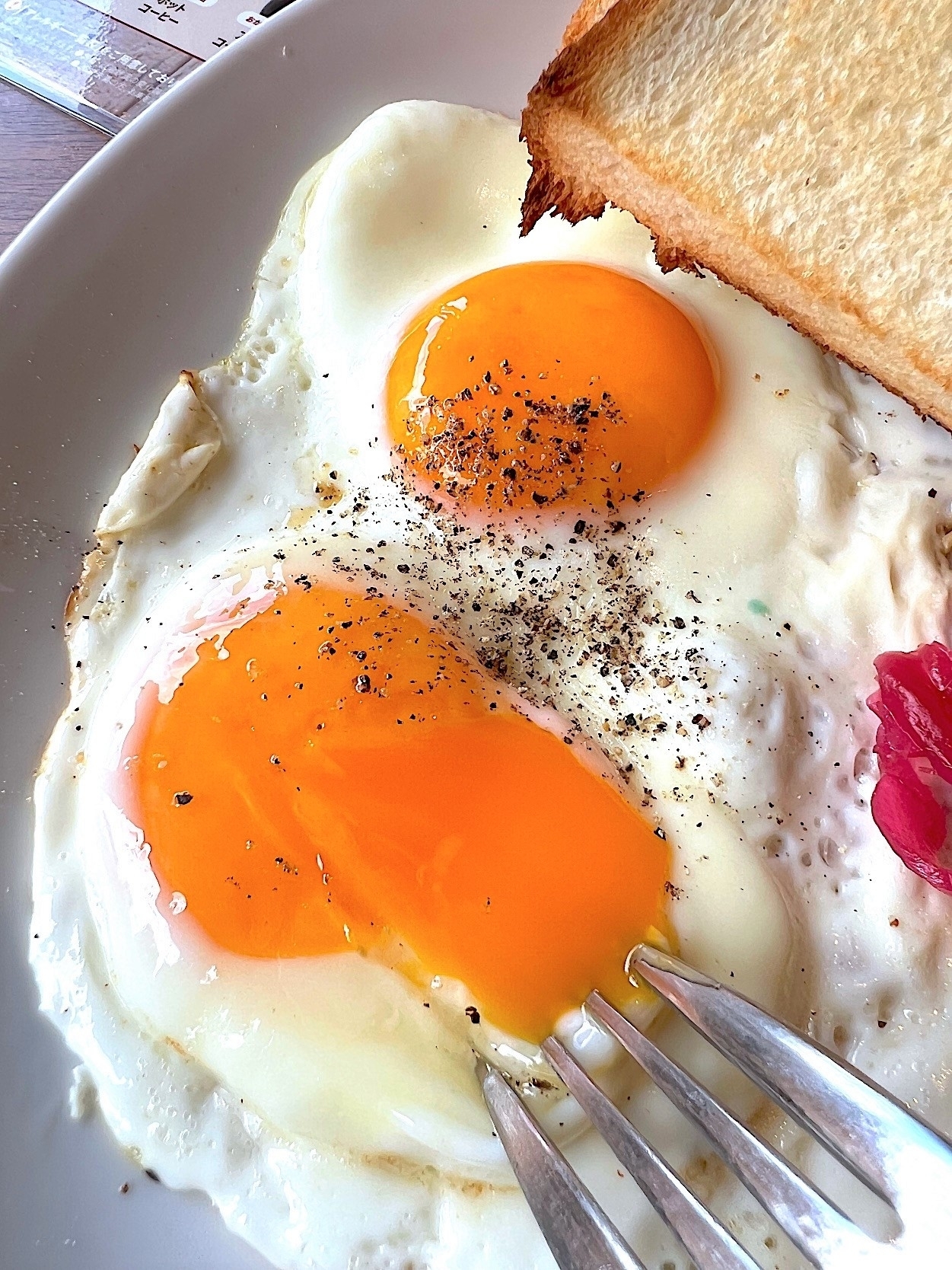 びっくりドンキーのオススメのモーニングメニュー「ドンキースペシャルブレックファスト（目玉焼き）」