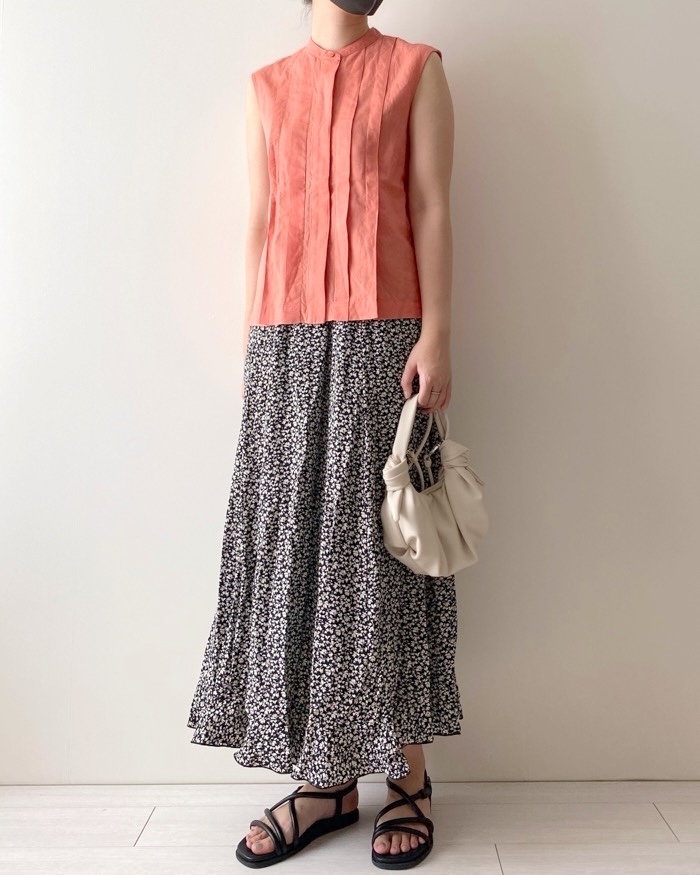 UNIQLO（ユニクロ）のおすすめトップス「リネンブレンドブラウス（ノースリーブ）」