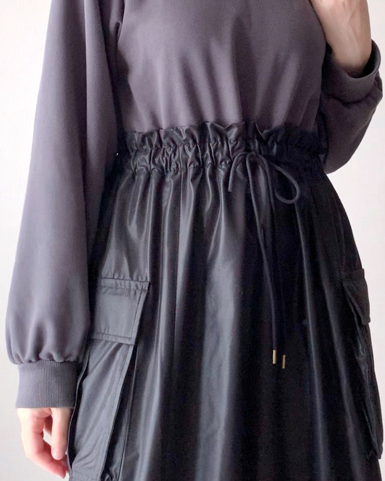 niko and(ニコアンド)のおすすめファッション「レザーライクドロストワンピース」