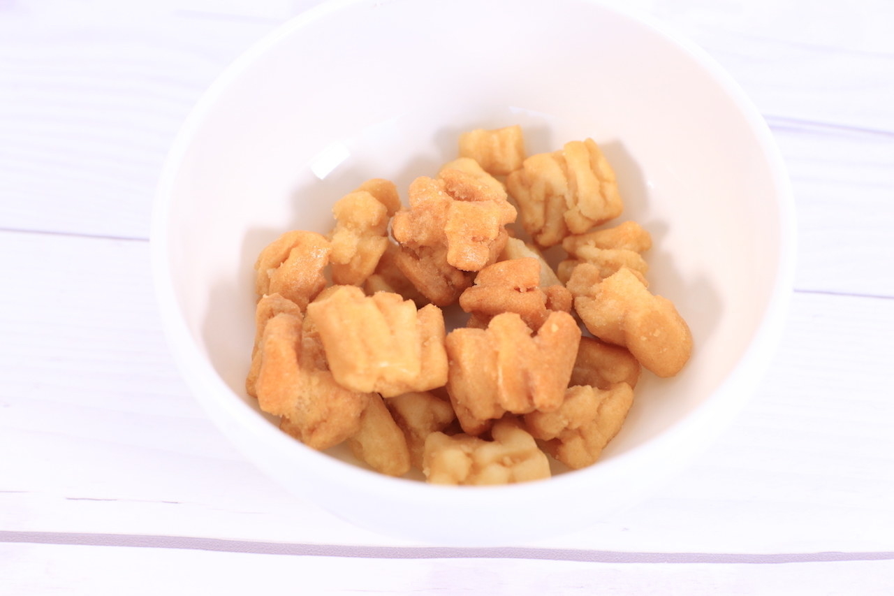 KALDI（カルディ）のおすすめお菓子「いぶりがっこオカキ」