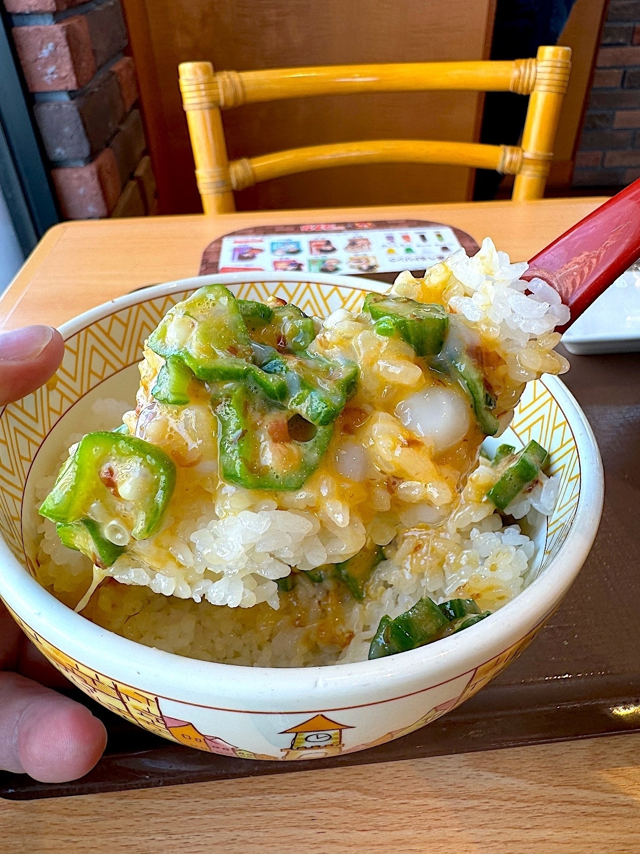 すき家のおすすめワンコイン朝食「まぜのっけ朝食」
