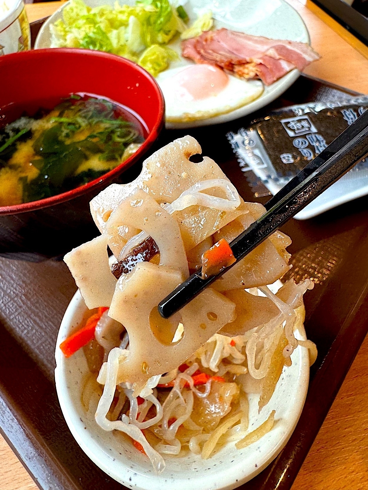 すき家のおすすめワンコイン朝食「自家製ベーコンエッグ朝食」