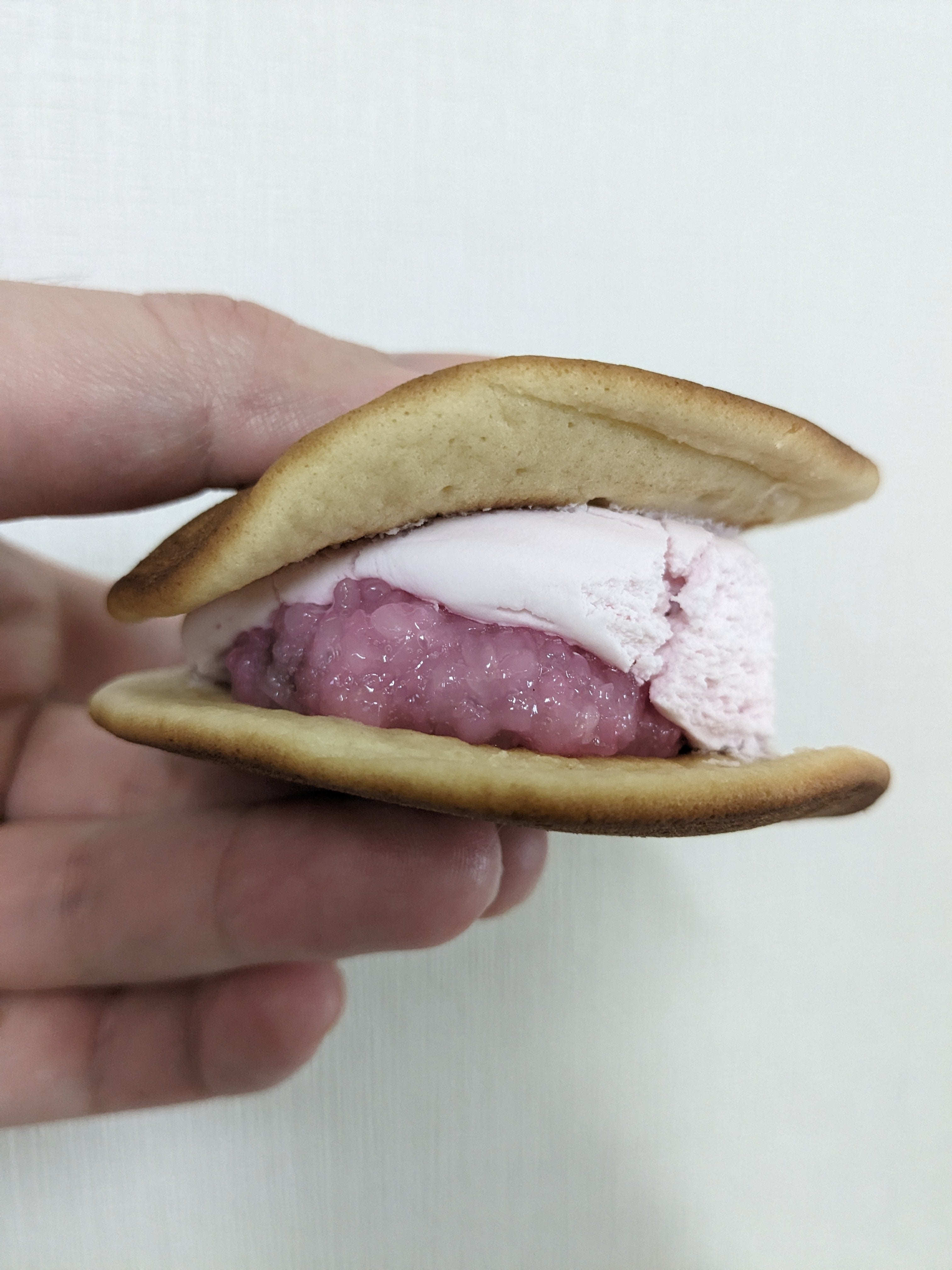 ヤマザキの新商品「中に桜餅が入ったどら焼き」ってどういうこと