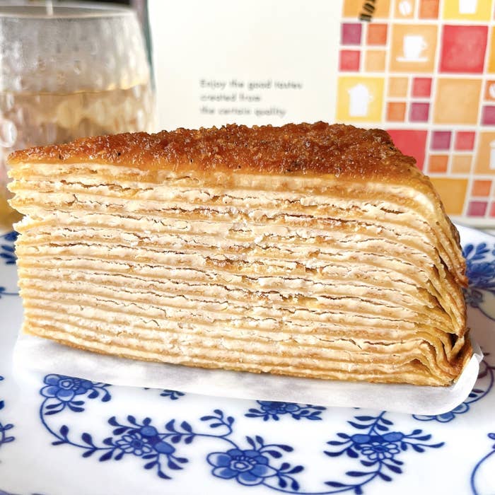 ドトールのオススメのスイーツ「ブリュレ仕立ての黒糖ミルクレープ~沖縄県産黒糖使用~」