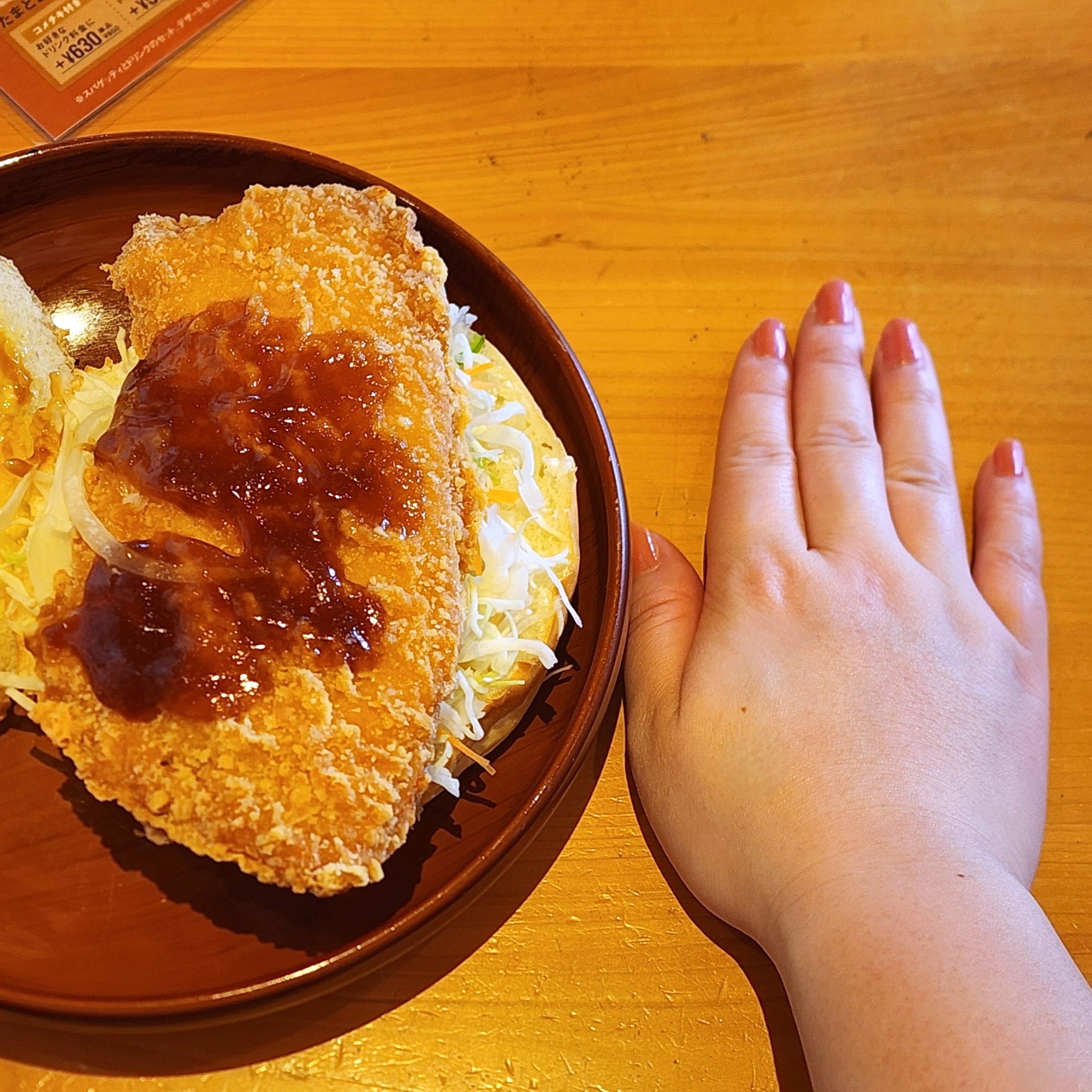 コメダ珈琲店のおすすめフード「鶏タツタバーガー」