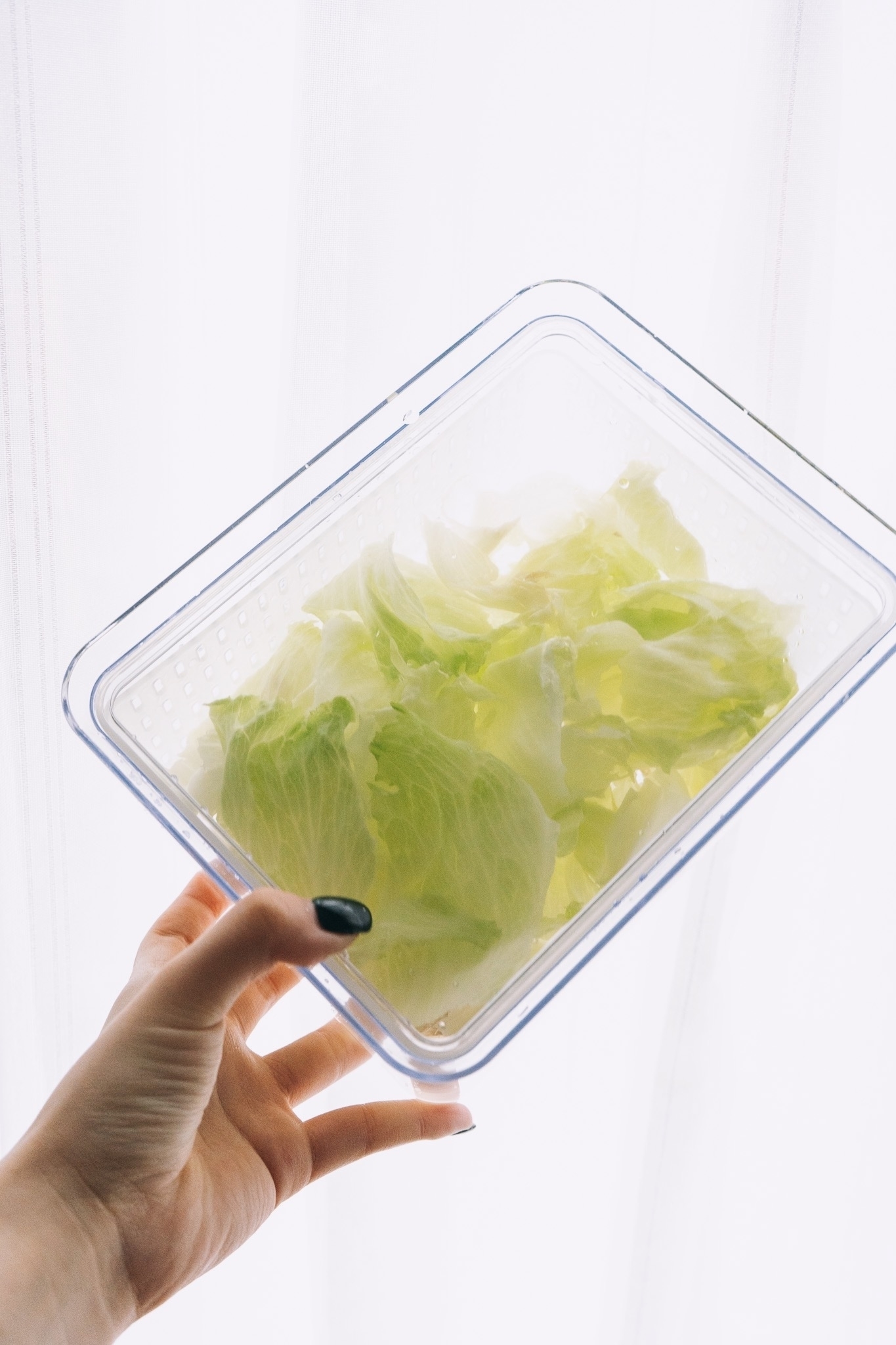 3COINSのオススメのグッズ「《スタッキング可能》ザル付き保存容器：Lサイズ」