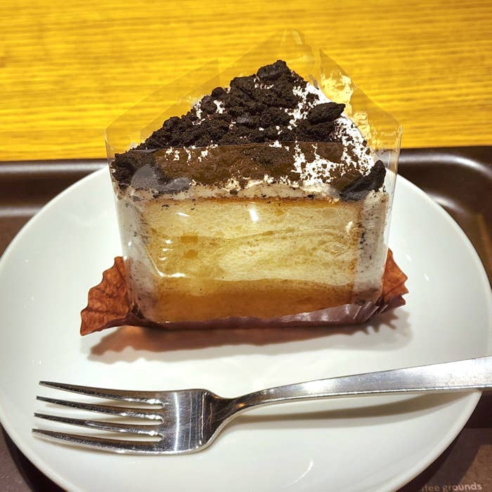 Starbucks Coffee(スターバックスコーヒー)のおすすめケーキ「クッキー&クリームシフォンケーキ」