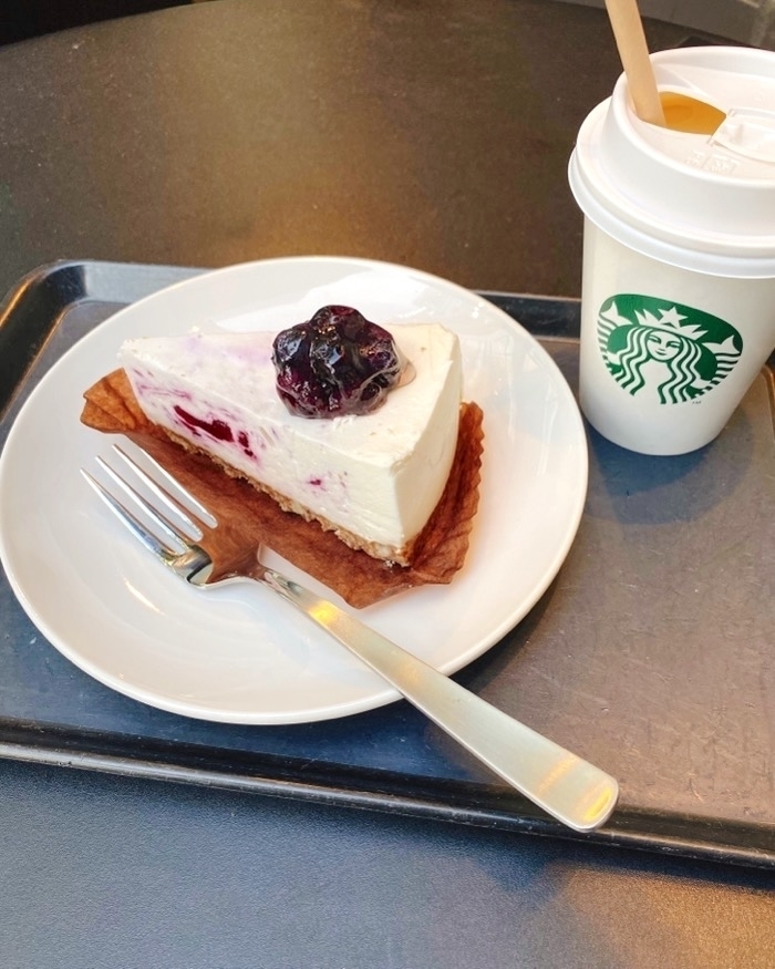 Starbucks Coffee(スターバックスコーヒー)のおすすめケーキ「ブルーベリーレアチーズケーキ」