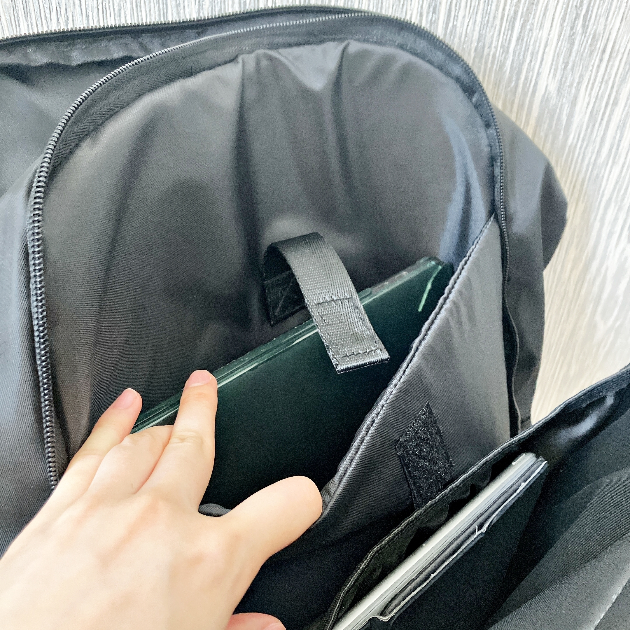 Honeys（ハニーズ）のおすすめリュック「多収納スクエアリュック」