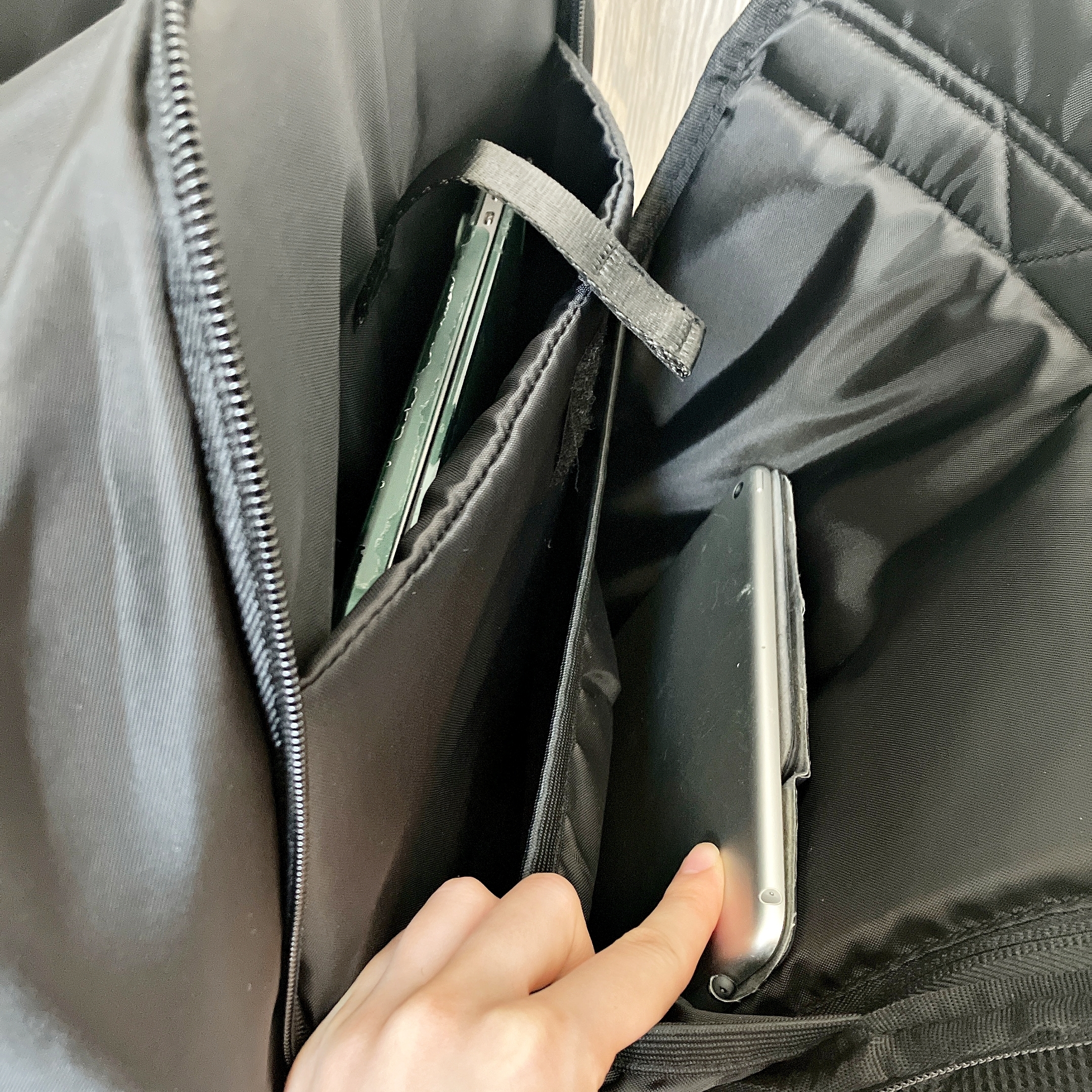 Honeys（ハニーズ）のおすすめリュック「多収納スクエアリュック」