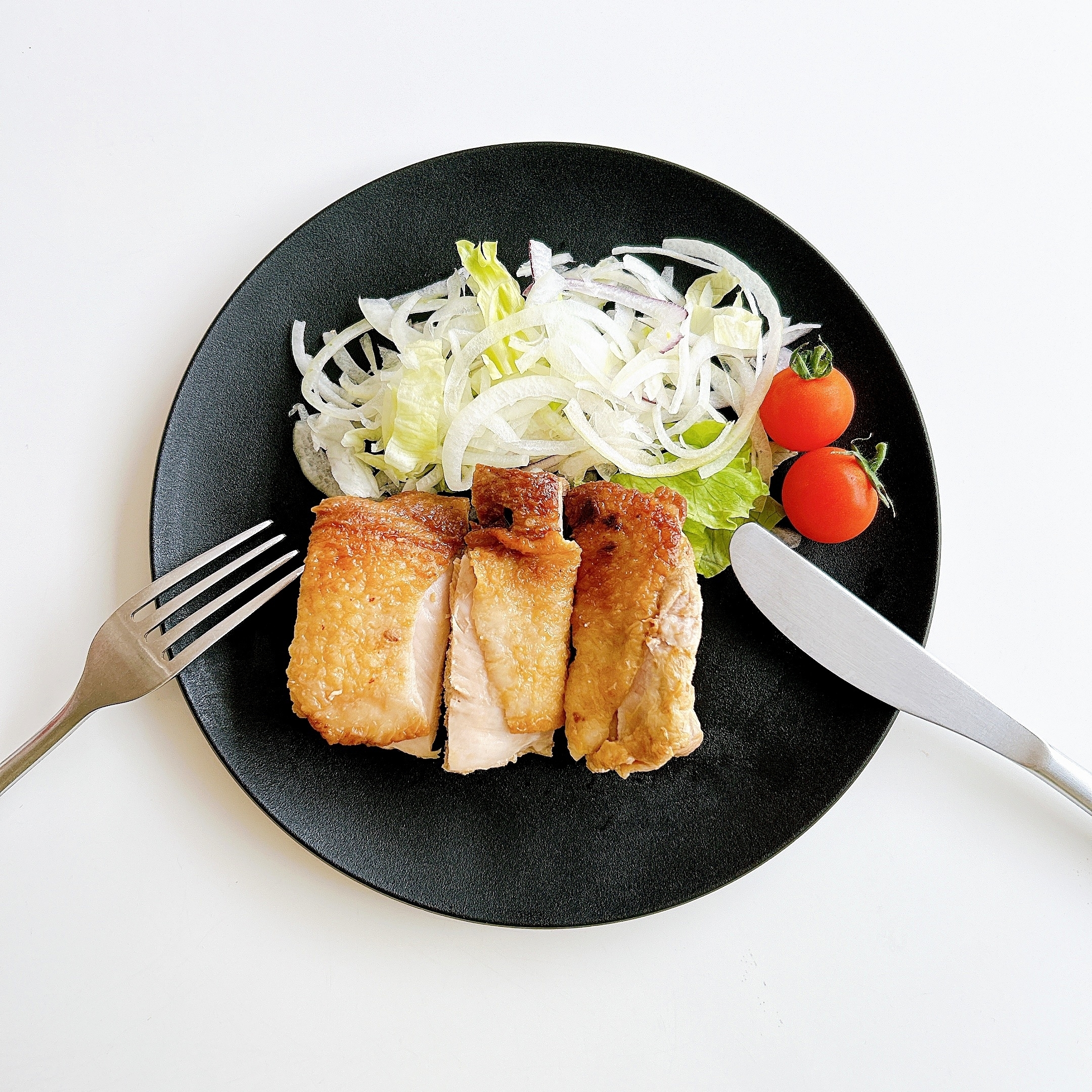 DAISO(ダイソー)の「深月レンジ食器(丸皿、21cm、黒)」