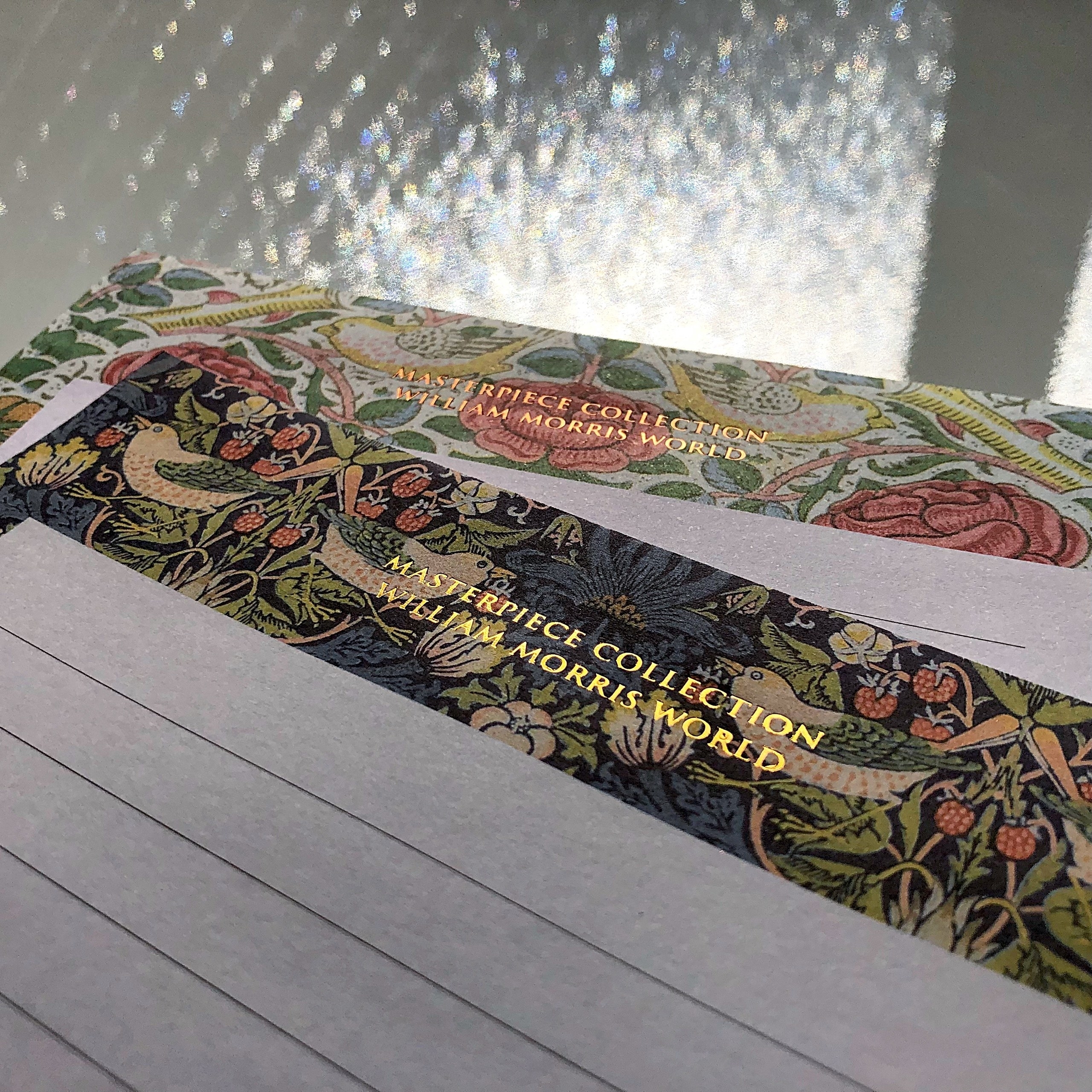 セリアのおすすめ文房具「便箋20P ウィリアム・モリスワールド 」「封筒 8P ウィリアム・モリスワールド」