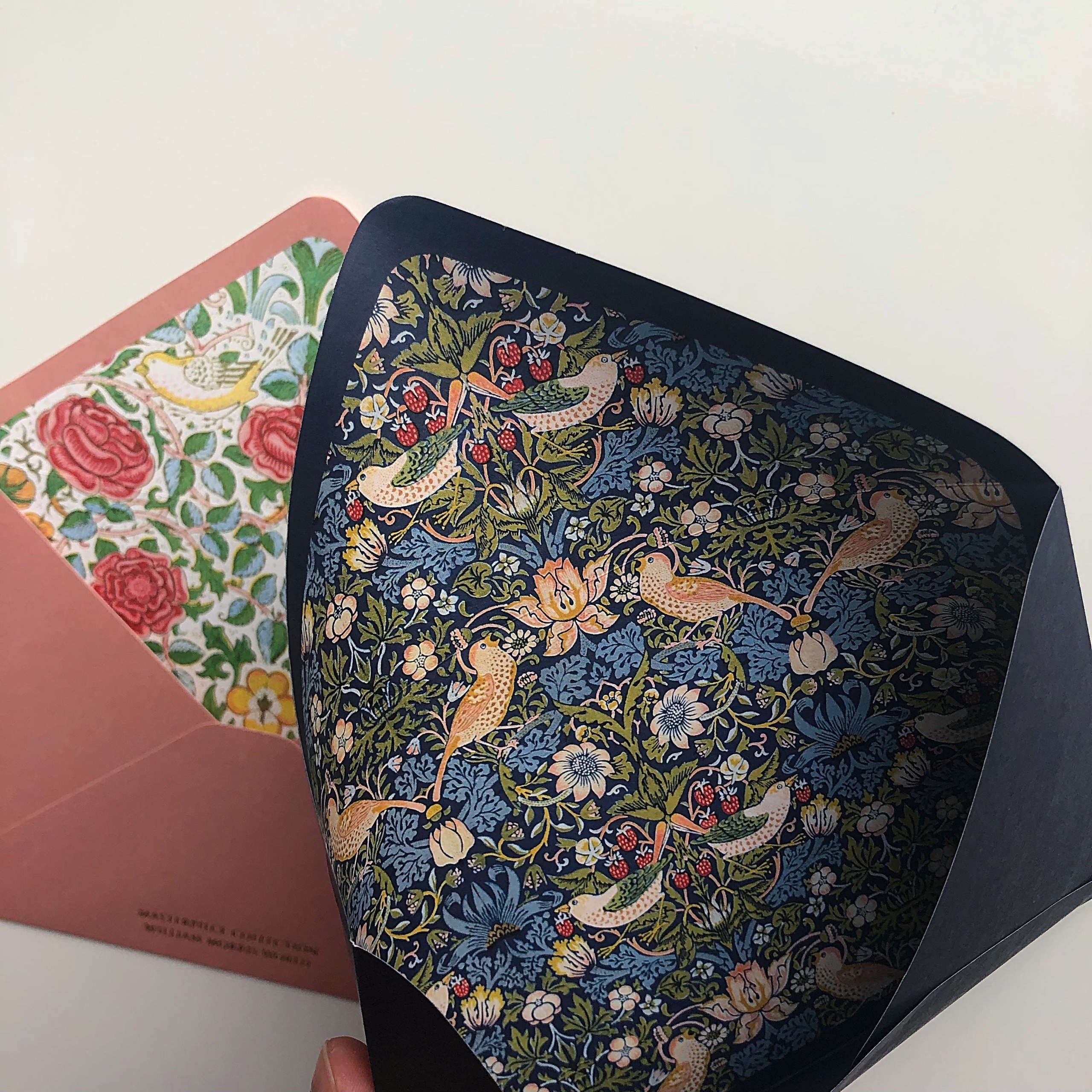 セリアのおすすめ文房具「便箋20P ウィリアム・モリスワールド 」「封筒 8P ウィリアム・モリスワールド」