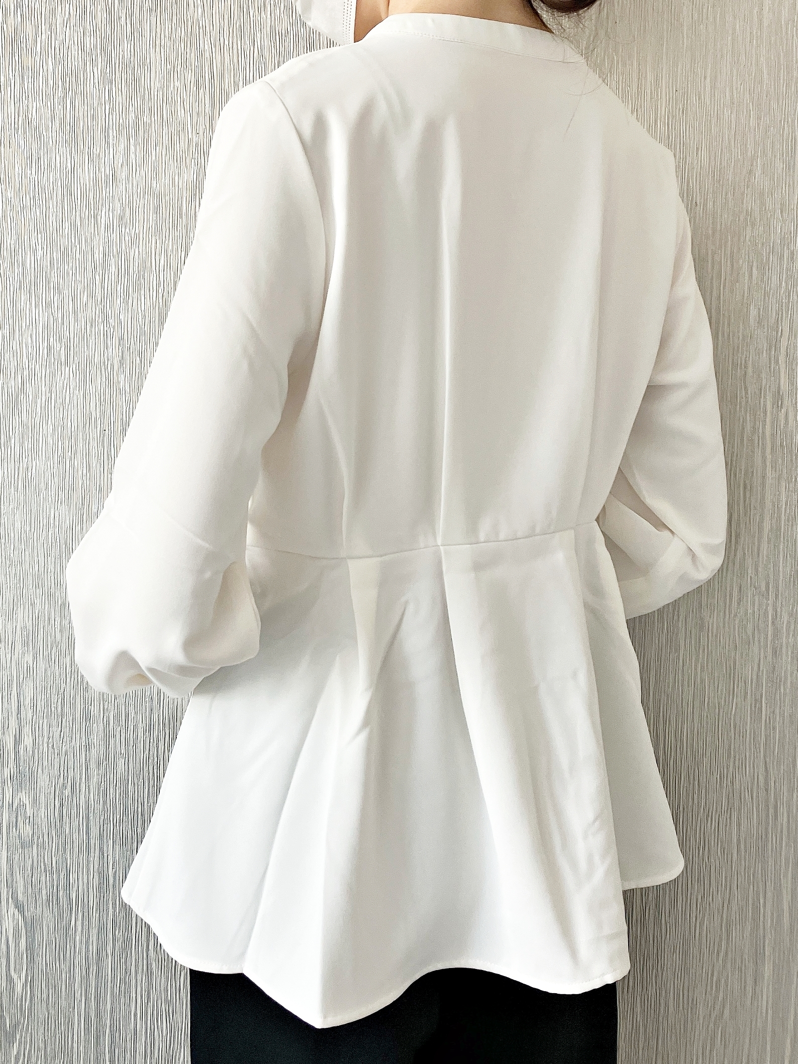 Honeys（ハニーズ）のおすすめブラウス「ウエストタックブラウス」