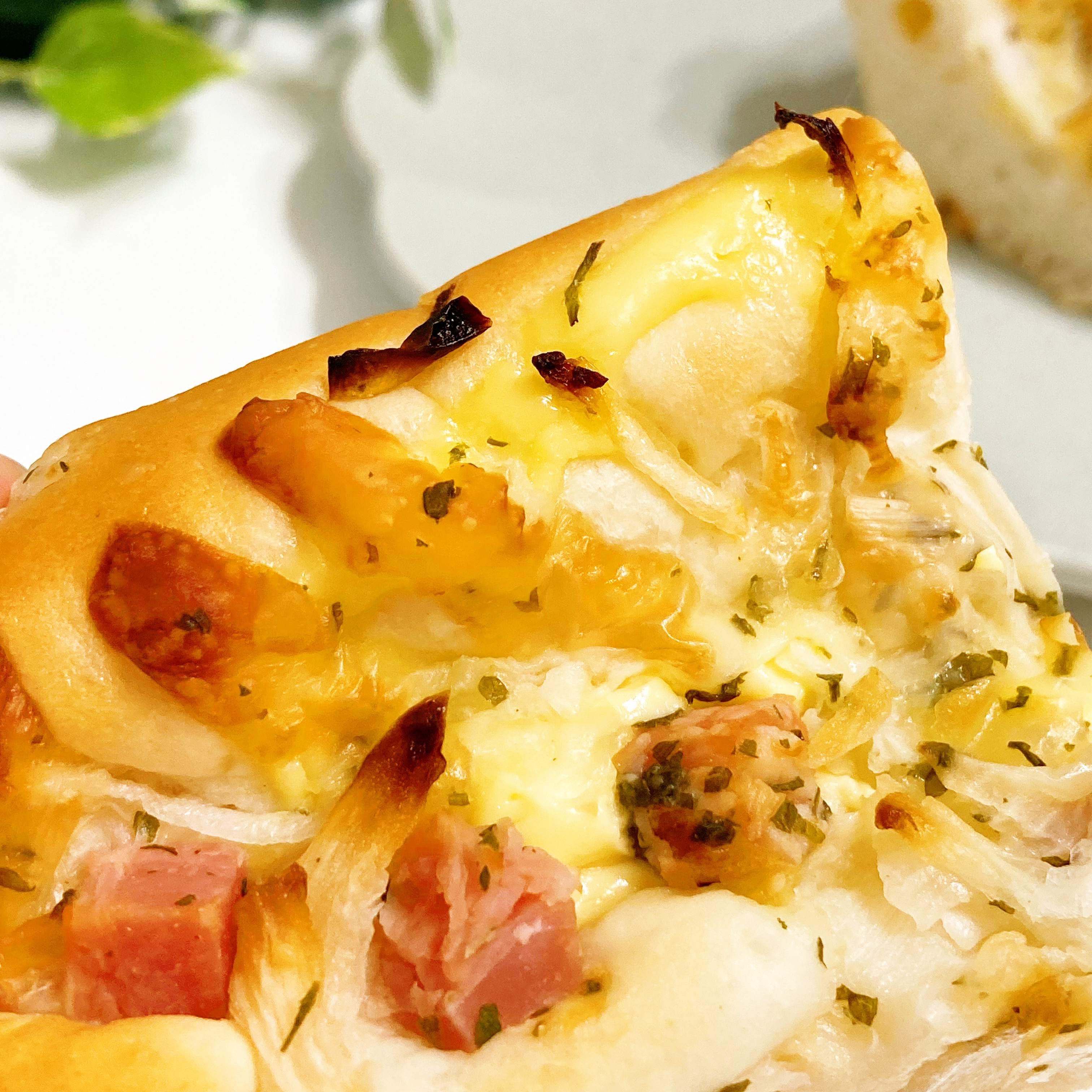 FamilyMart(ファミリーマート)のおすすめパン「もちっと食感のオニオンブレッド」