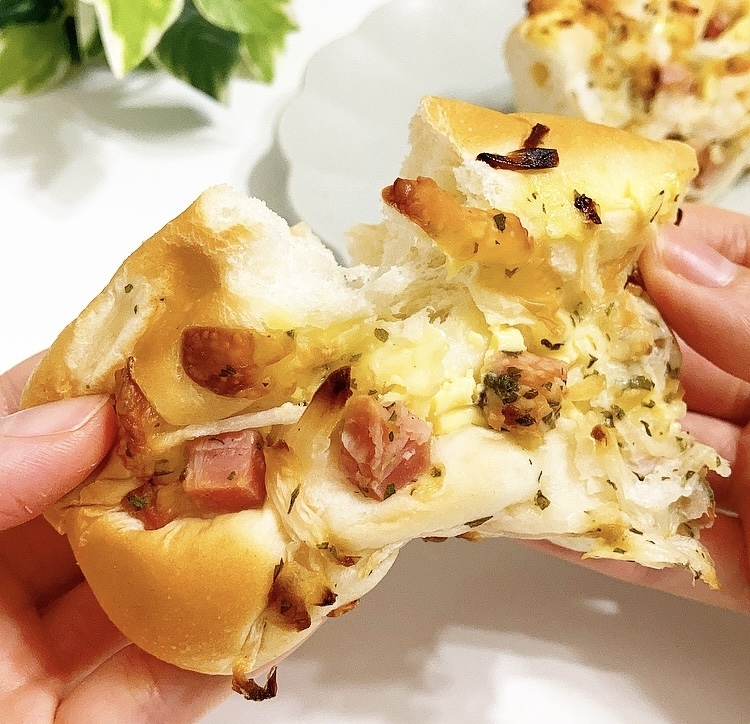 FamilyMart(ファミリーマート)のおすすめパン「もちっと食感のオニオンブレッド」