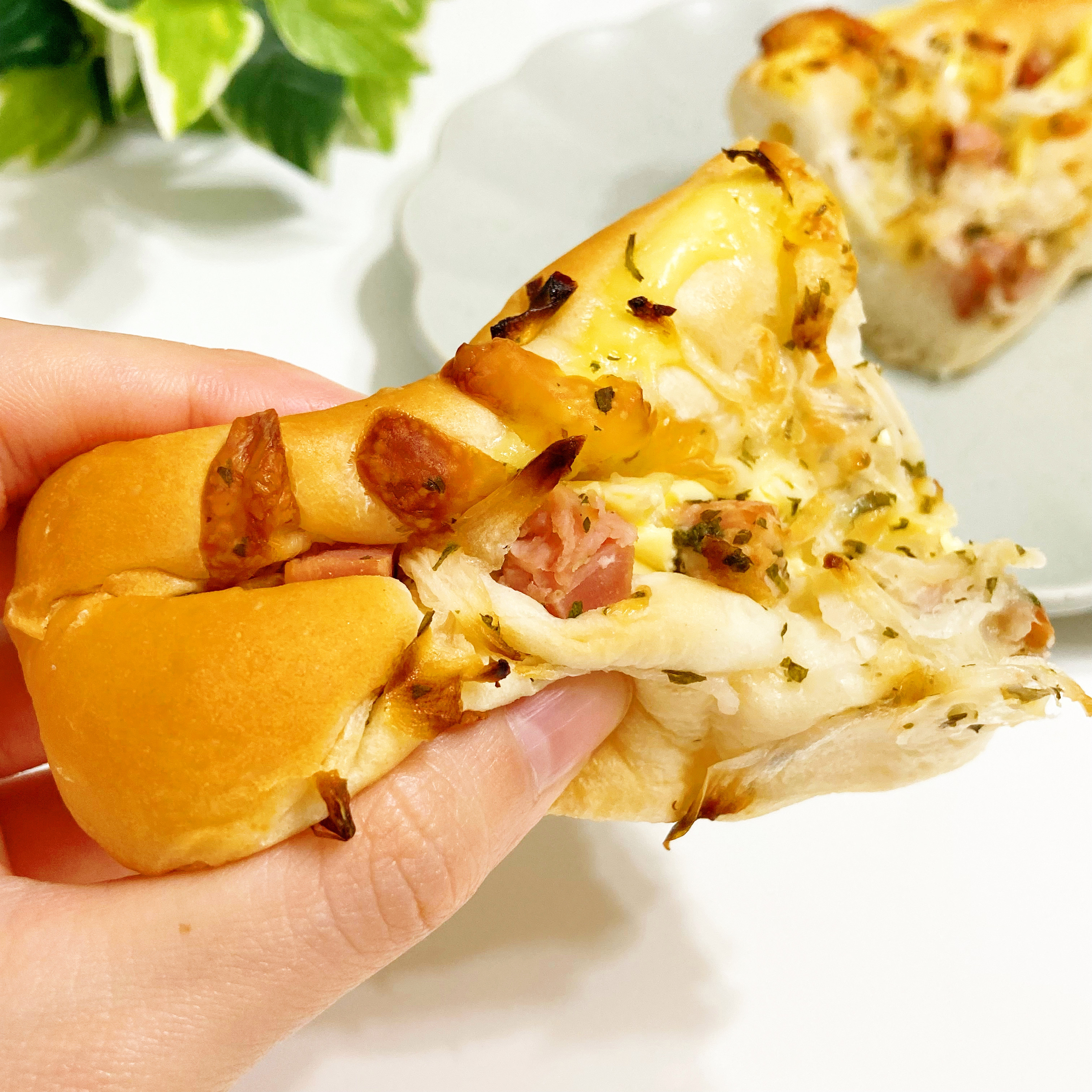 FamilyMart(ファミリーマート)のおすすめパン「もちっと食感のオニオンブレッド」