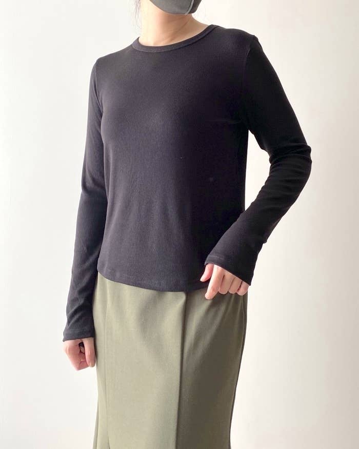 GUのおすすめトップス「ソフトリブクルーネックT（長袖）Q+E」