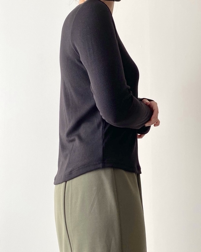 GUのおすすめトップス「ソフトリブクルーネックT（長袖）Q+E」