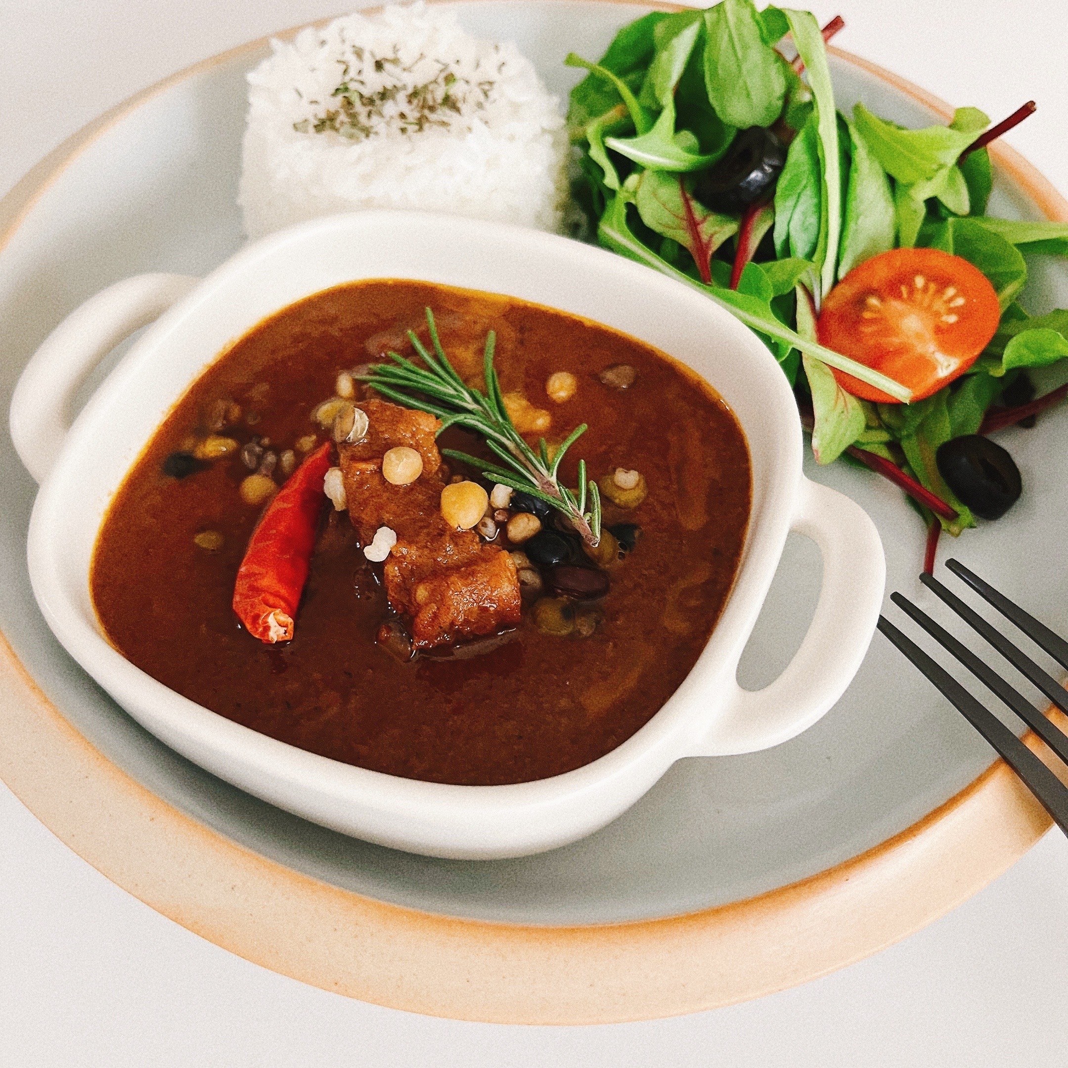 ニトリの「オーブン皿 角 ぽってりー(SS)」