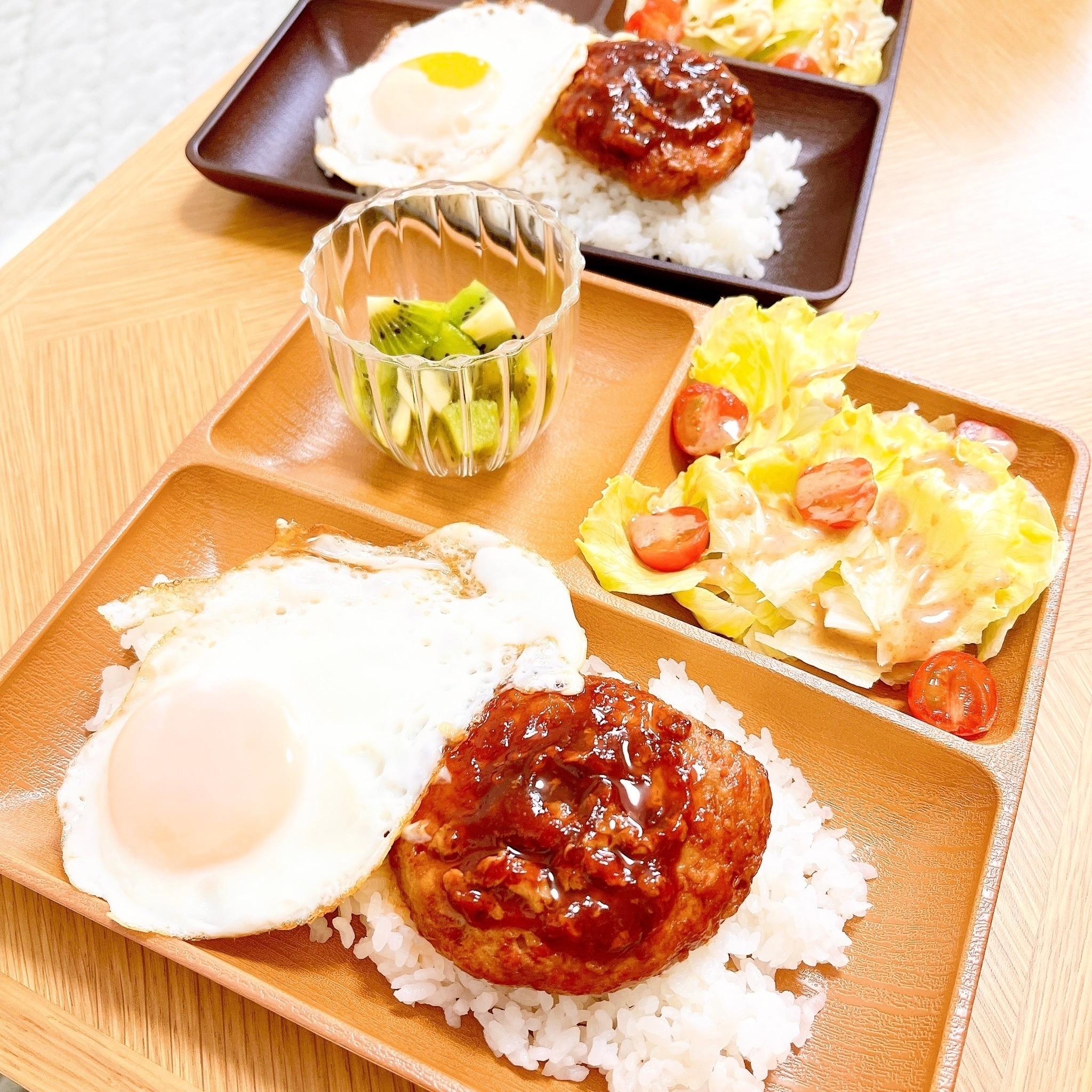 ニトリのおすすめ食器「乾きやすい木製風 撥水角型ランチプレート」