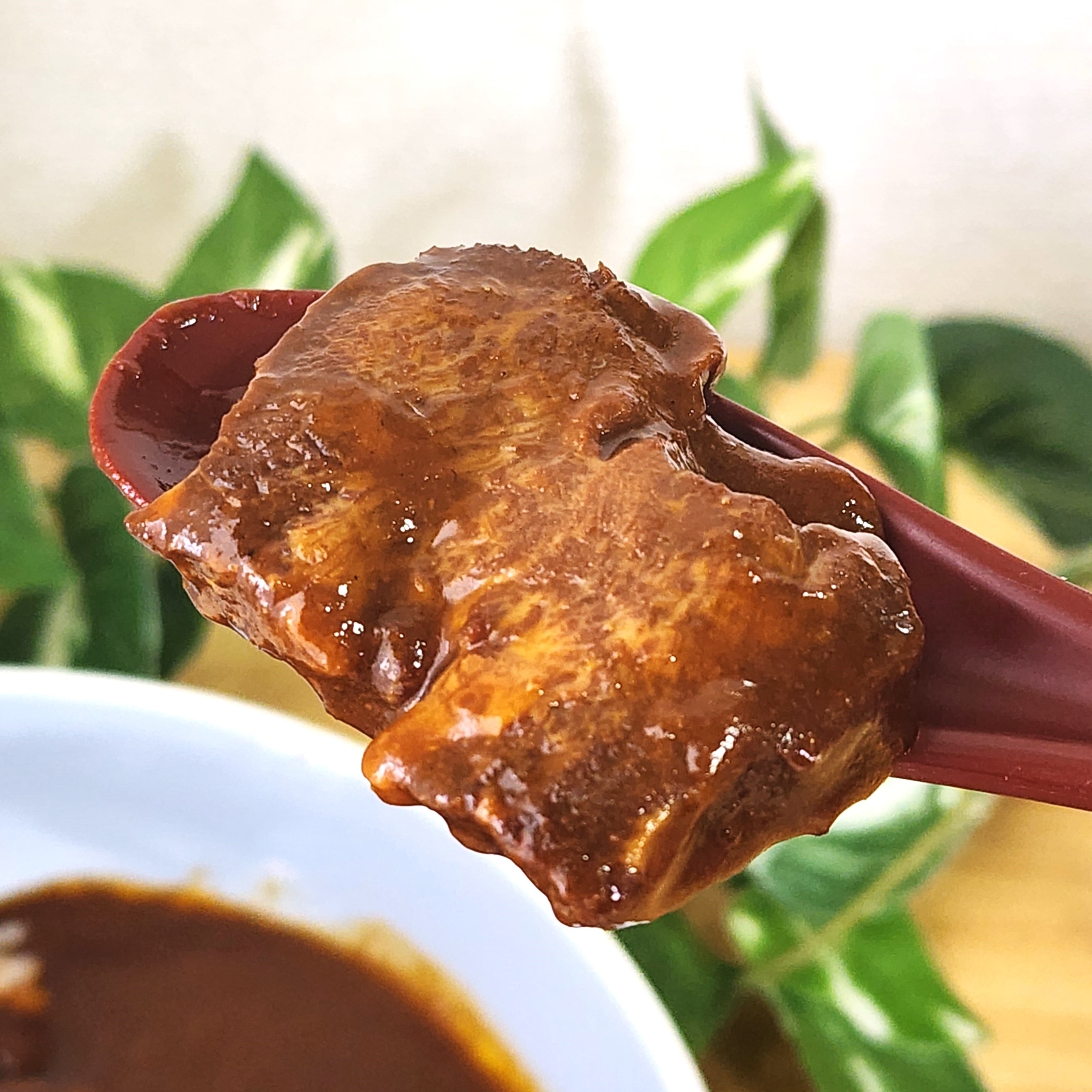 ドン・キホーテのおすすめフード「牛たんねぎし×久善 レトルト牛タンカレー」