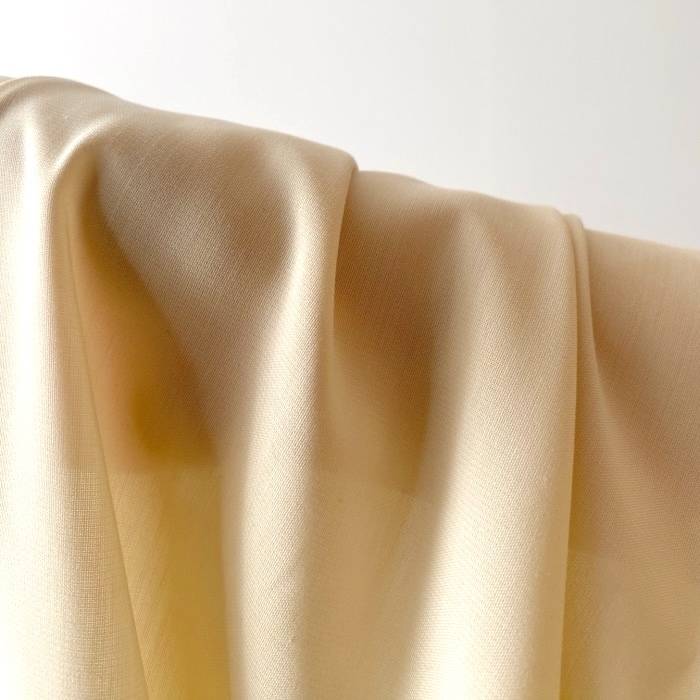 GUのおすすめトップス「シアーボウタイブラウス（半袖）Z+E」