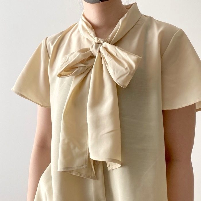 GUのおすすめトップス「シアーボウタイブラウス（半袖）Z+E」