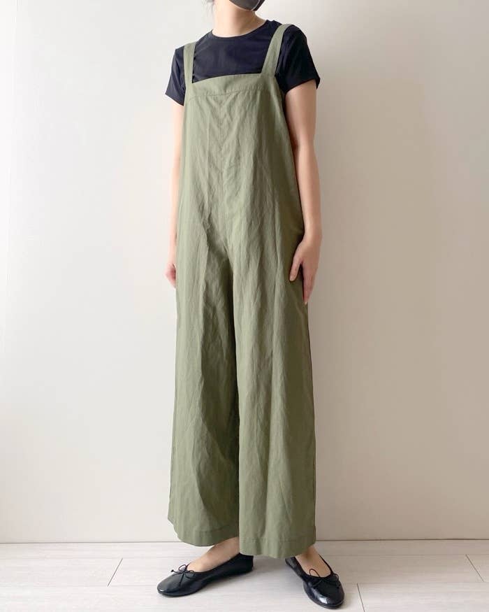 ユニクロのおすすめファッションアイテム「リネンブレンドサロペット」