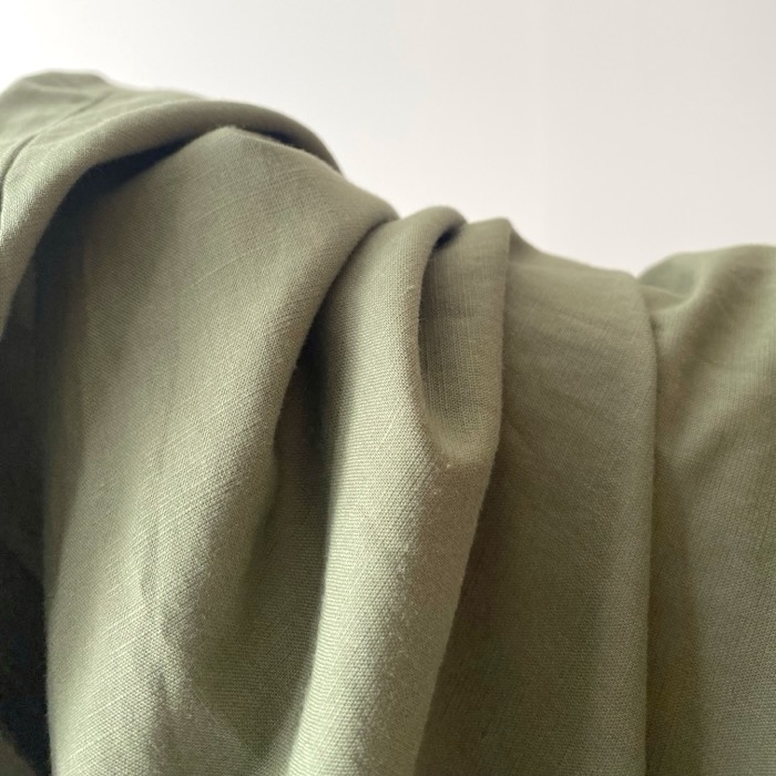 ユニクロのおすすめファッションアイテム「リネンブレンドサロペット」