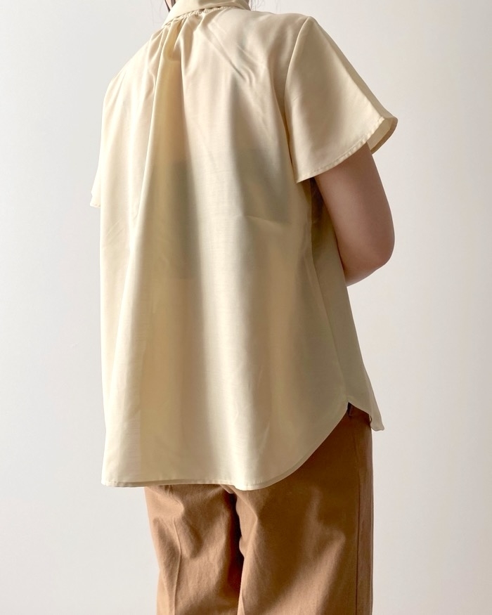 GUのおすすめトップス「シアーボウタイブラウス（半袖）Z+E」