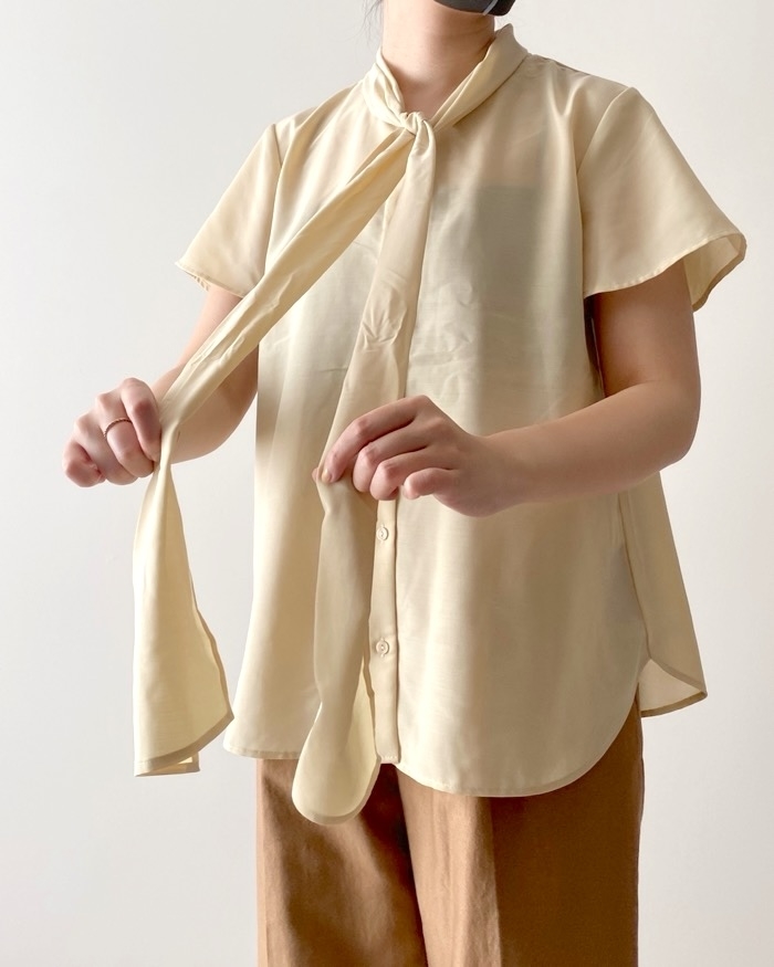 GUのおすすめトップス「シアーボウタイブラウス（半袖）Z+E」